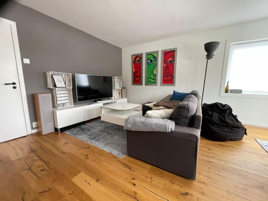 One-Bedroom Apartment photo 1