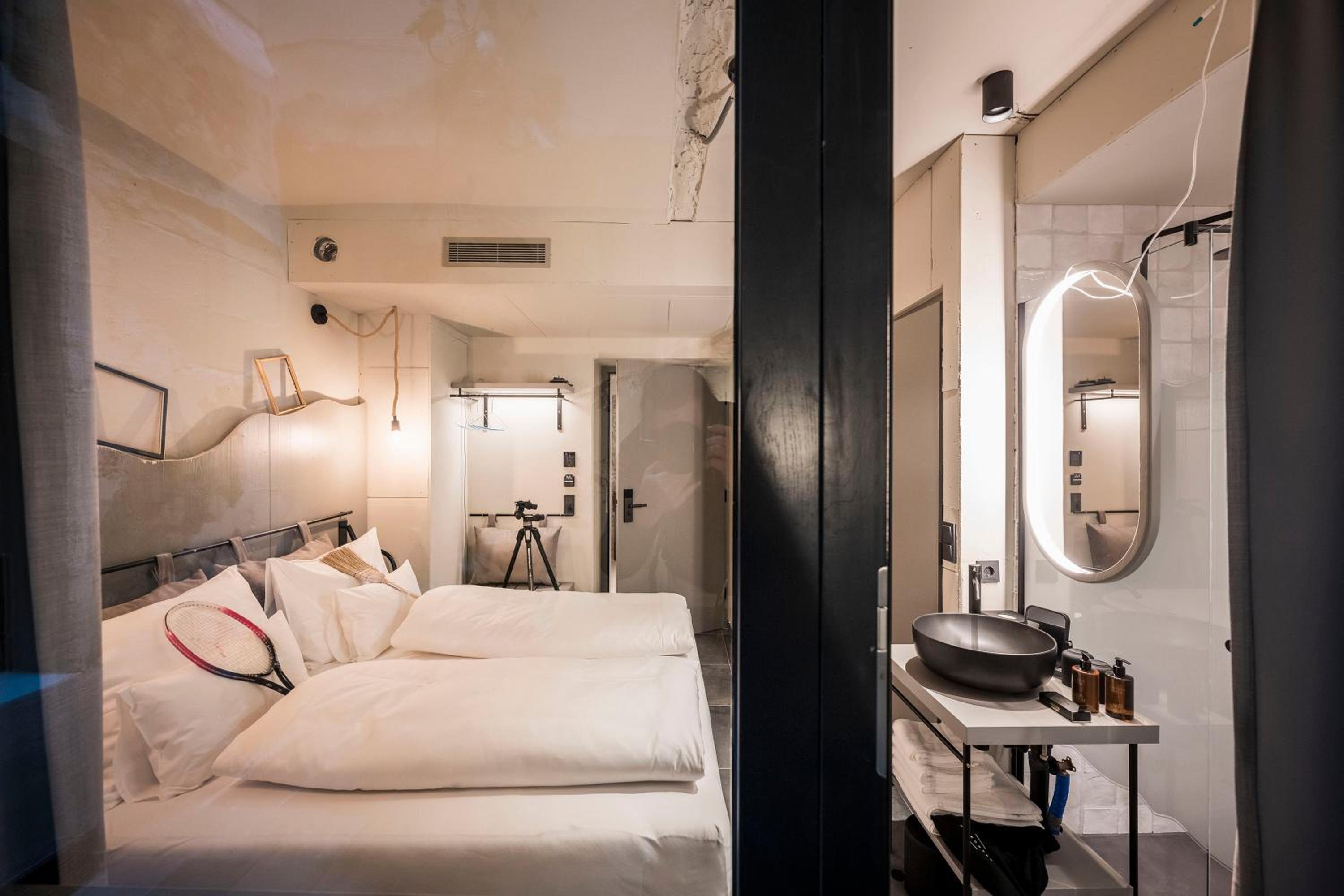 Budget Double Room Besenkammer