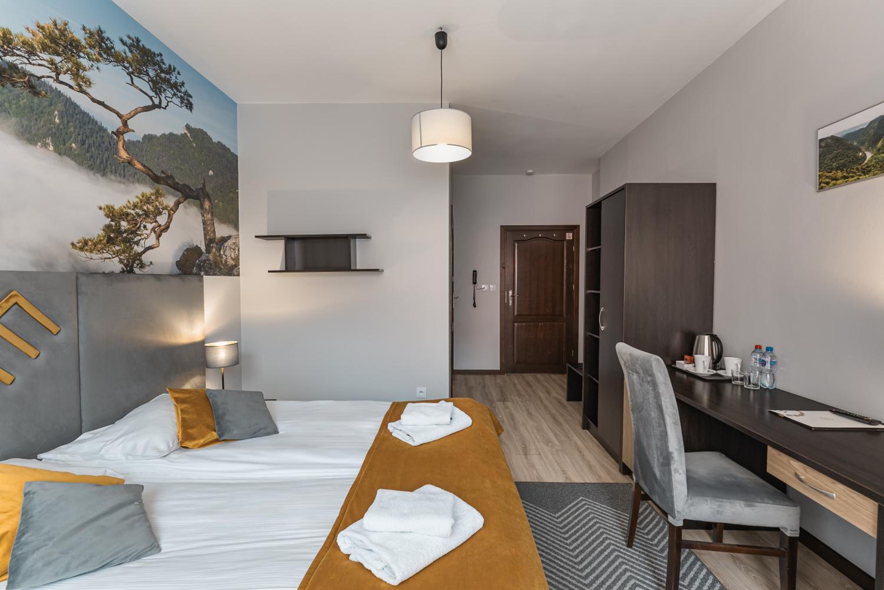 Double or Twin Room with Balcony photo 3