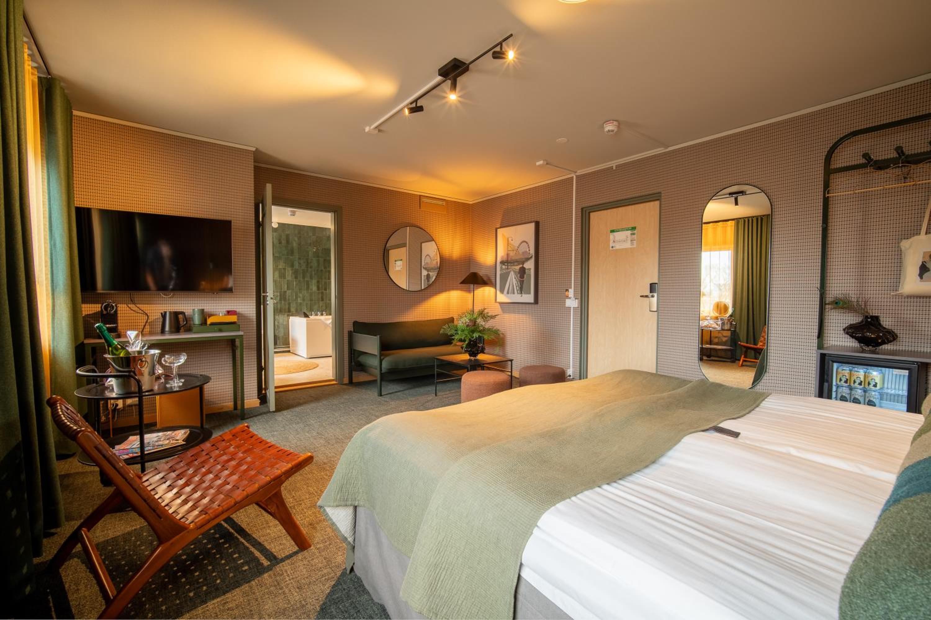 Suite - Photo 9