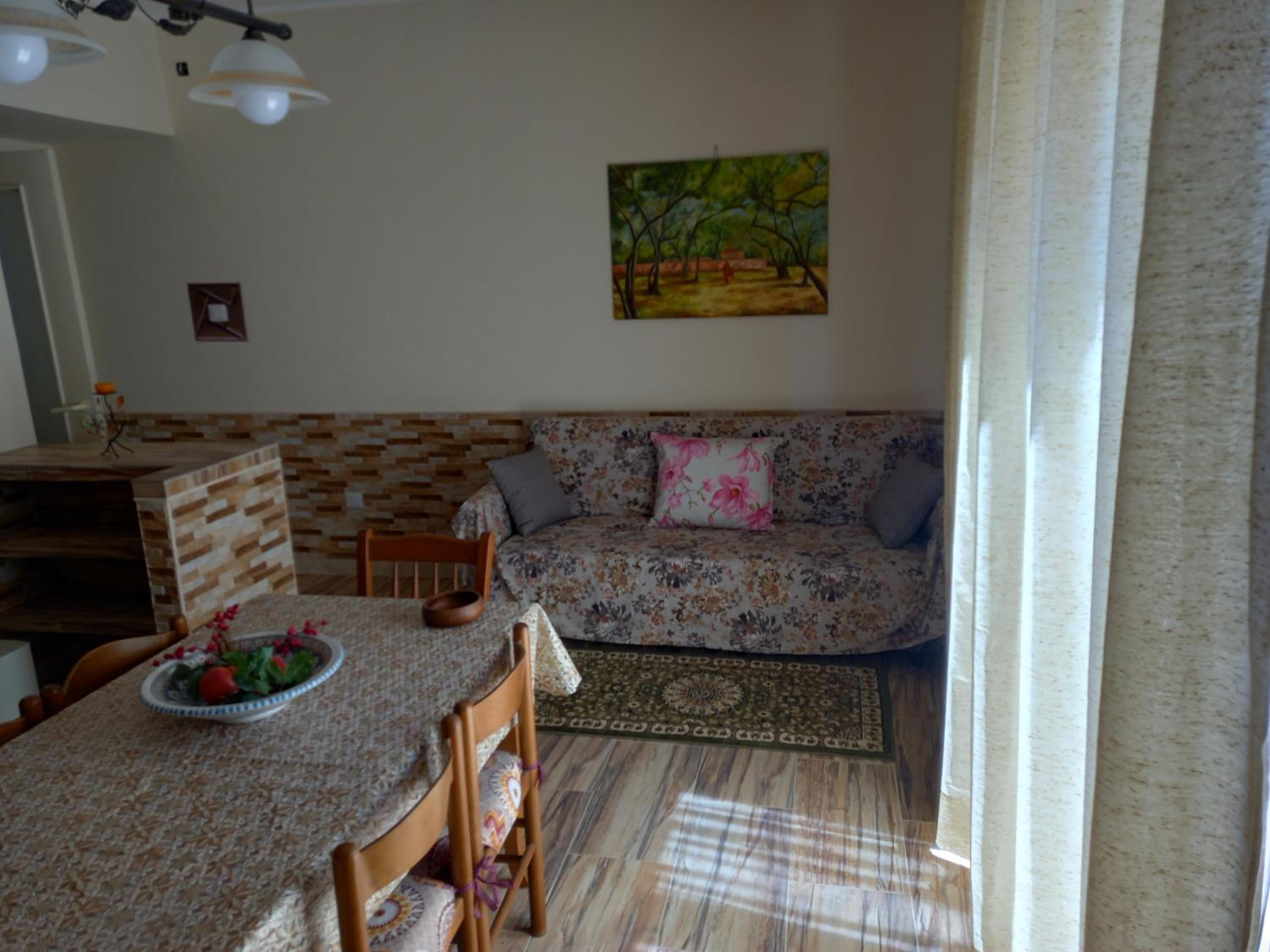 One-Bedroom Apartment photo 3