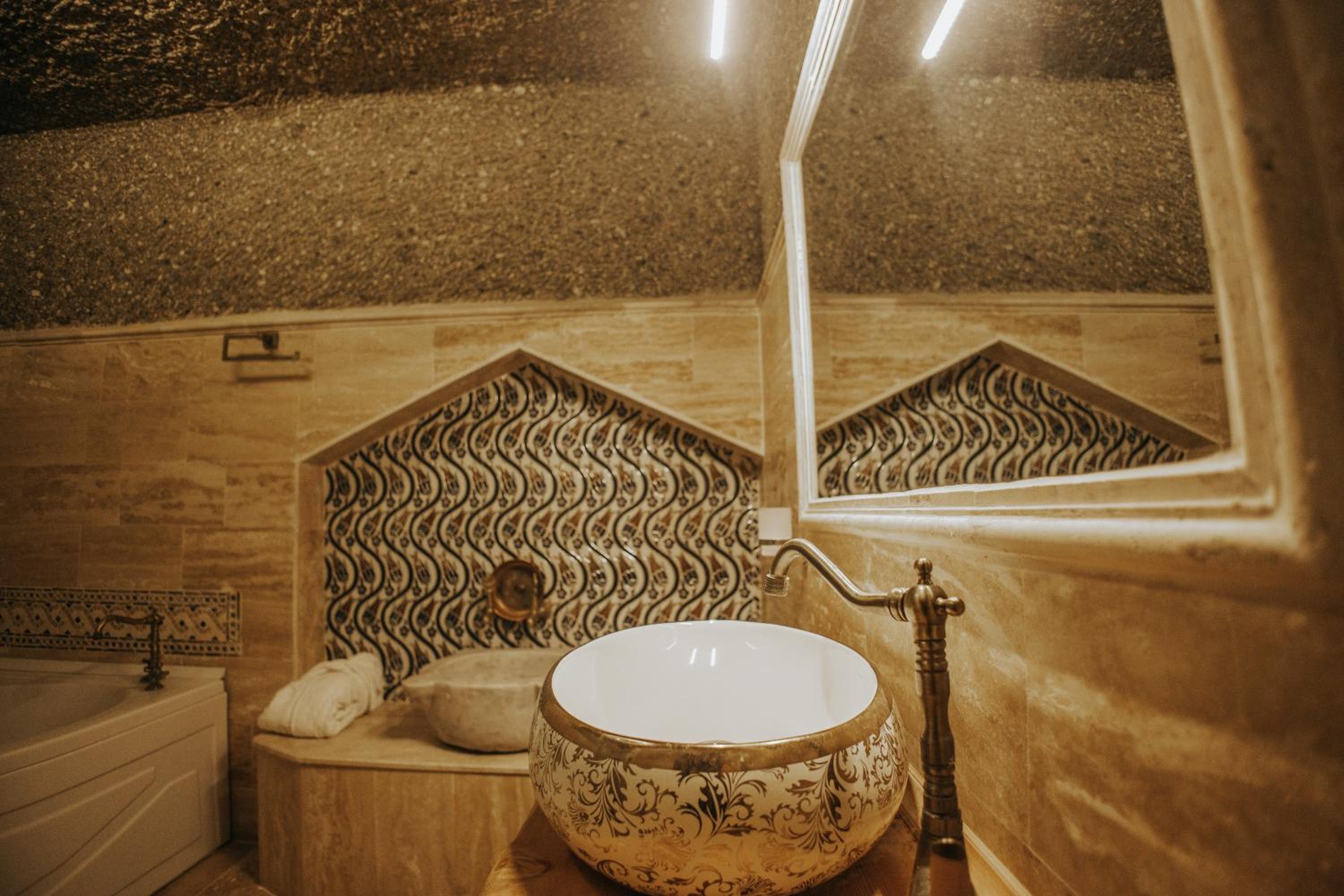 King Cave Suite - Photo 5