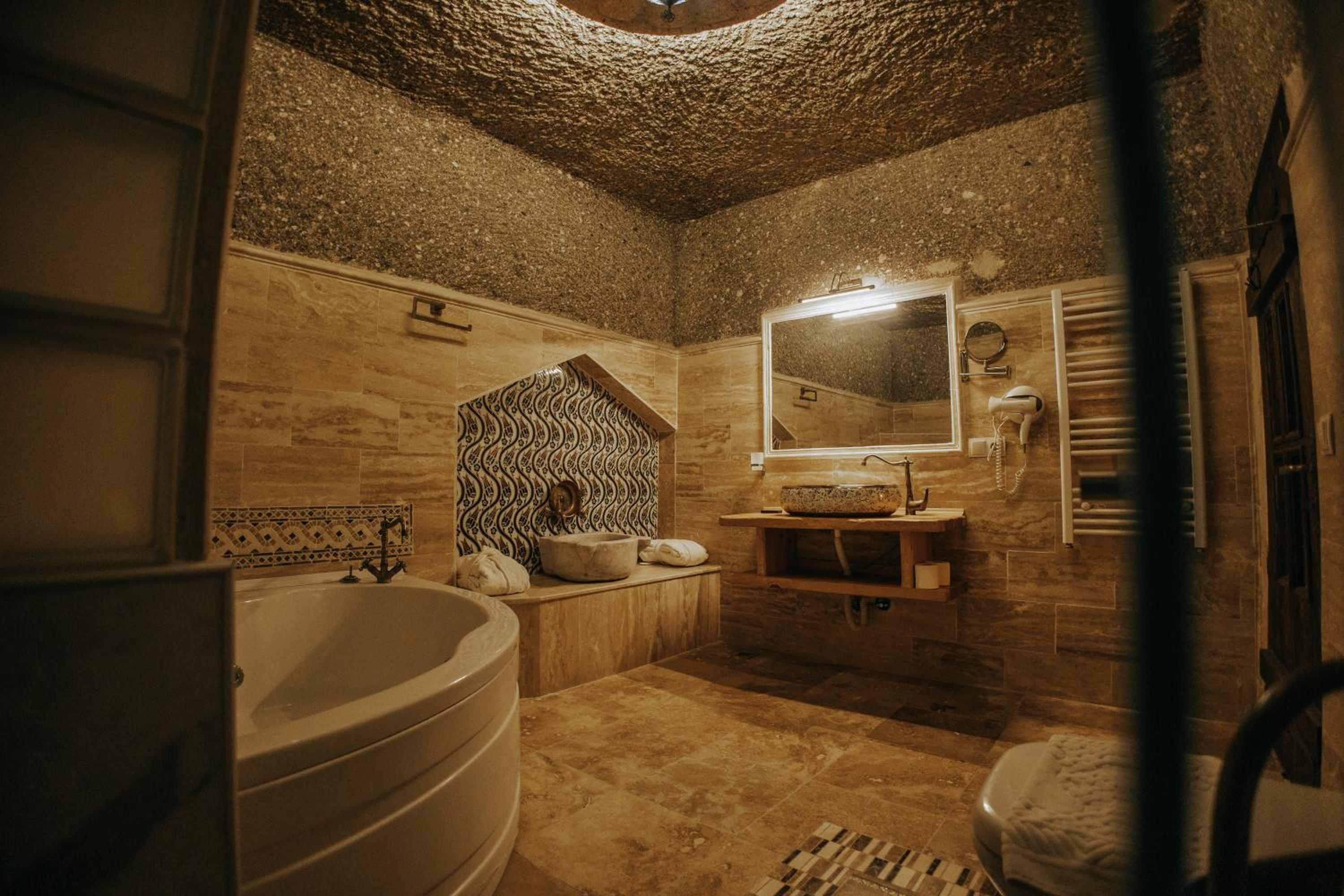 King Cave Suite - Photo 9