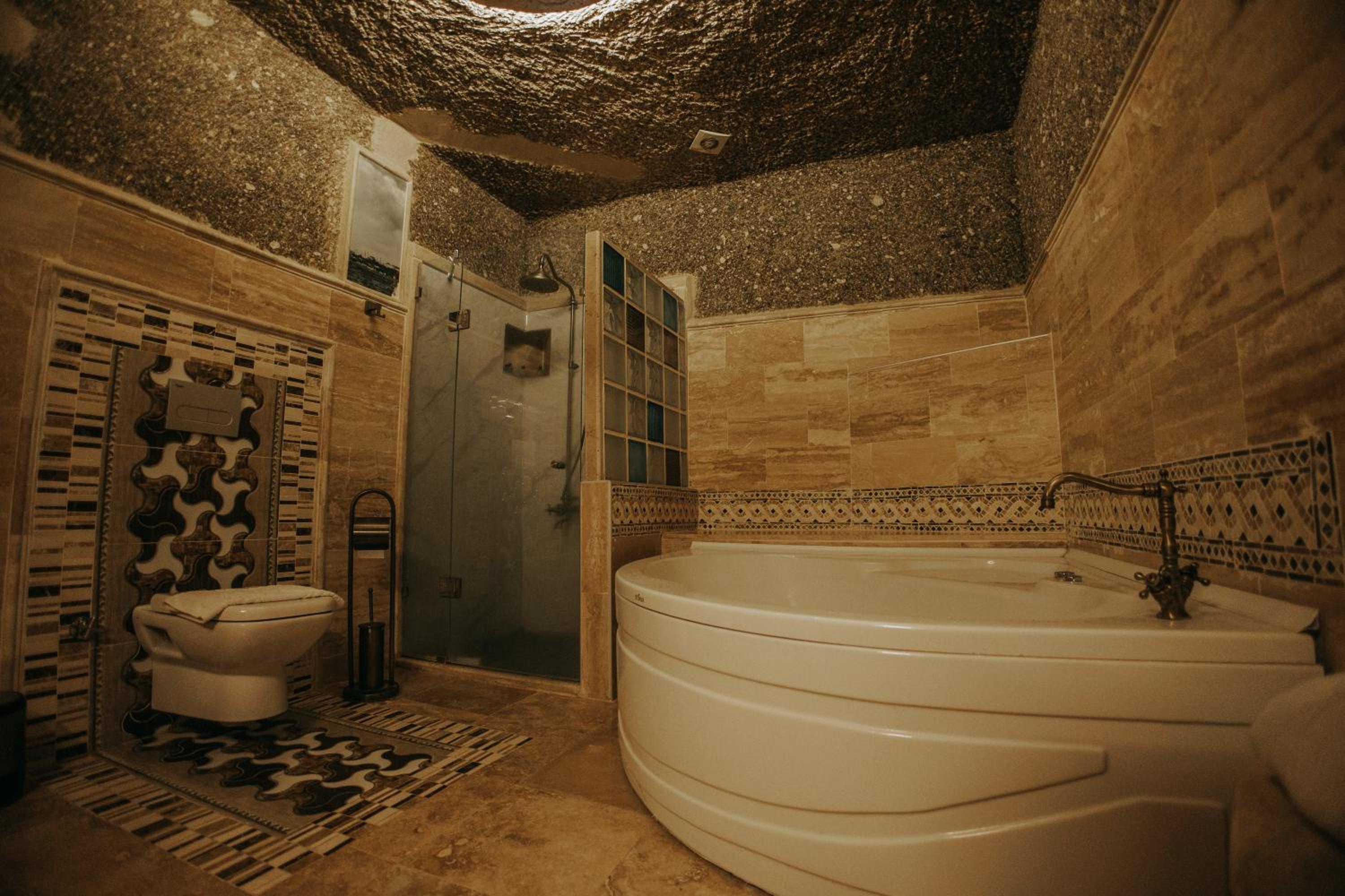 King Cave Suite - Photo 6