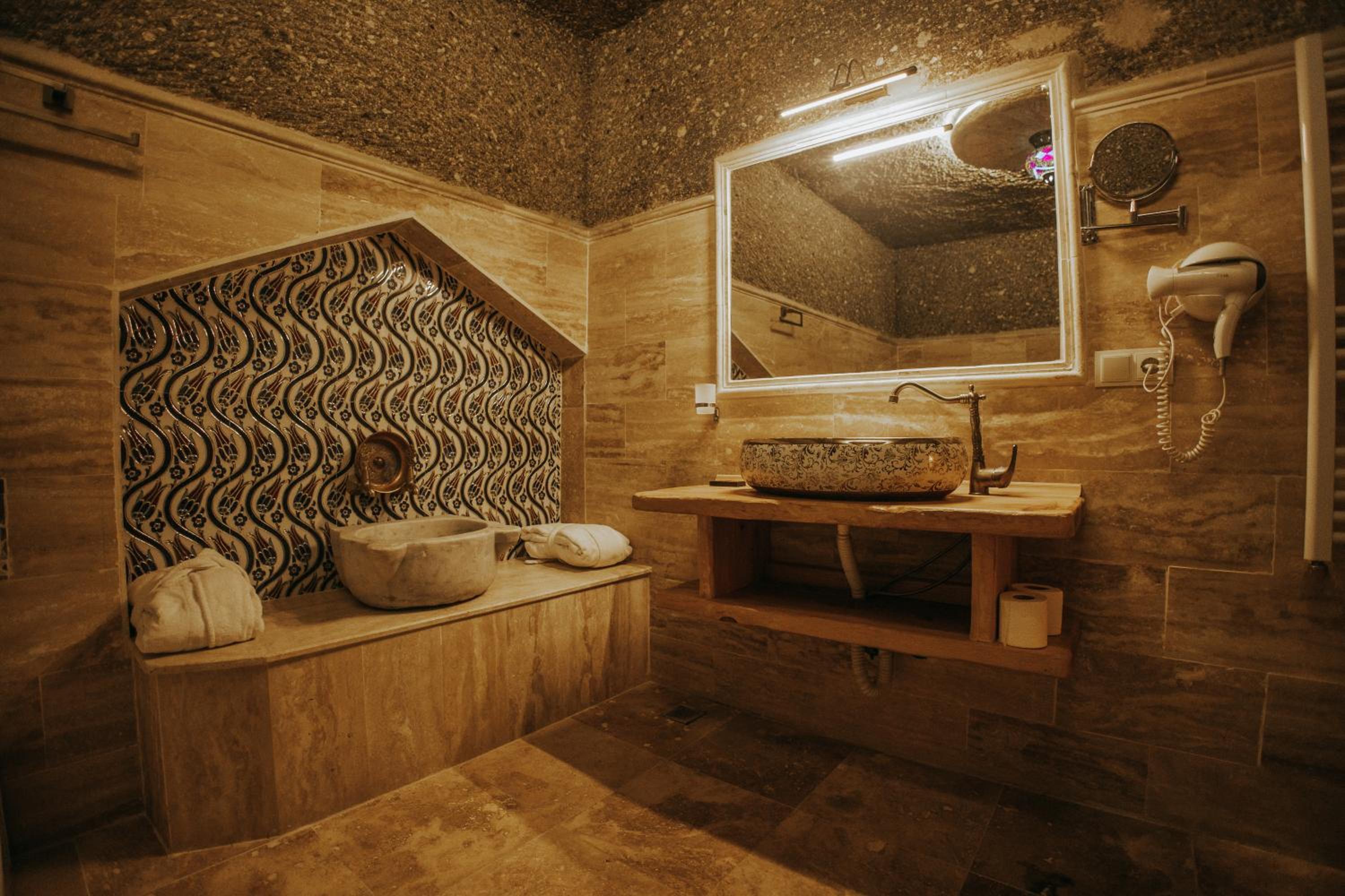 King Cave Suite - Photo 8