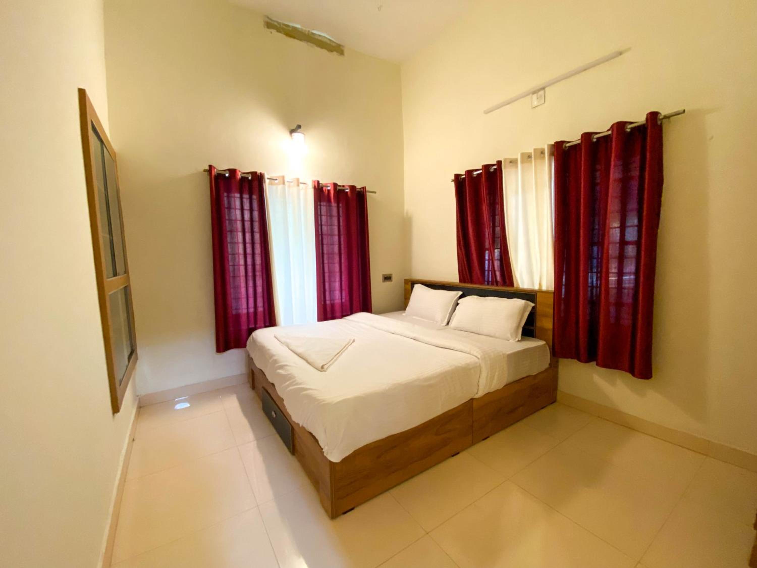 Three-Bedroom House photo 3