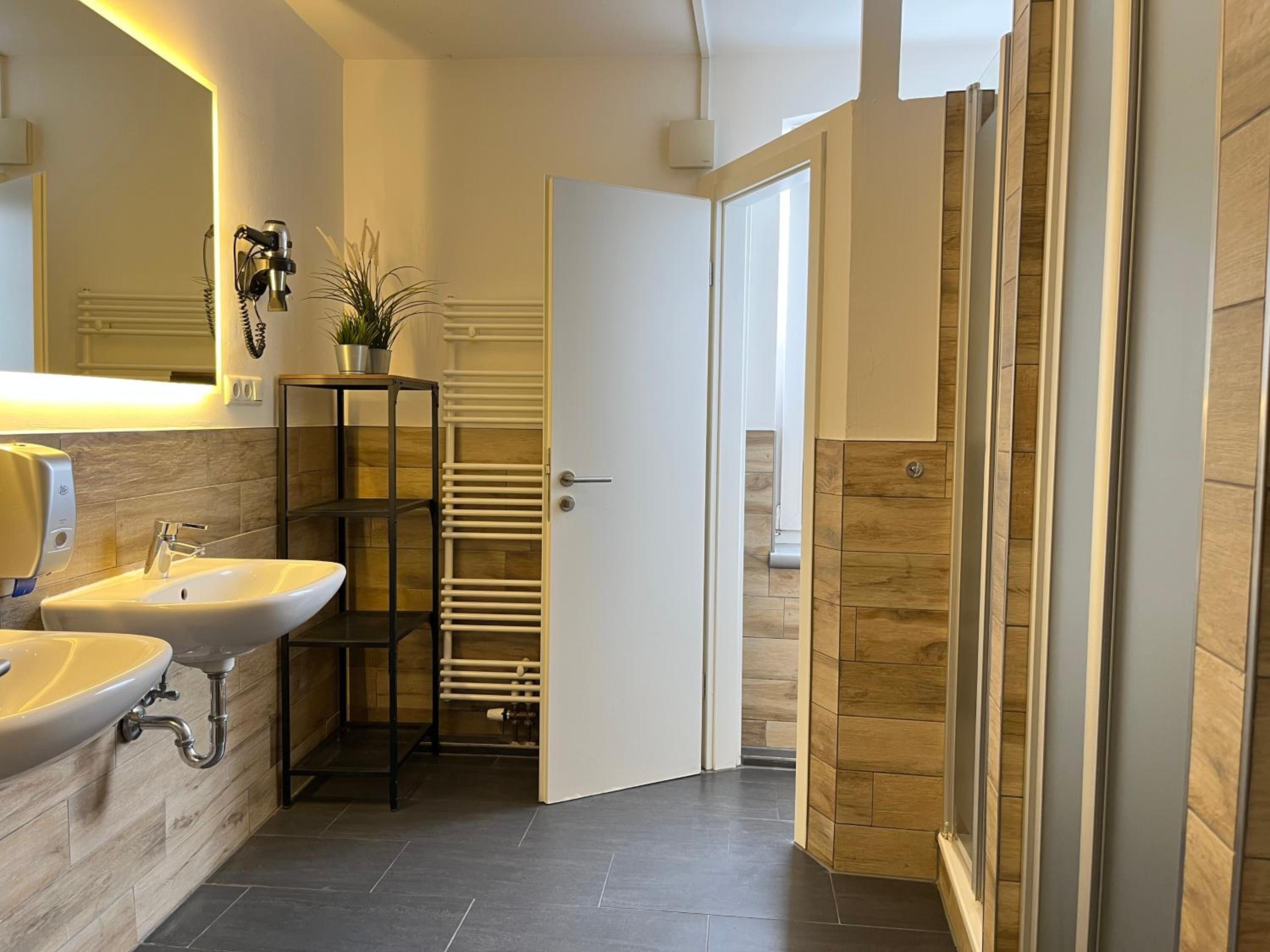 Twin Room with Shared Bathroom photo 3