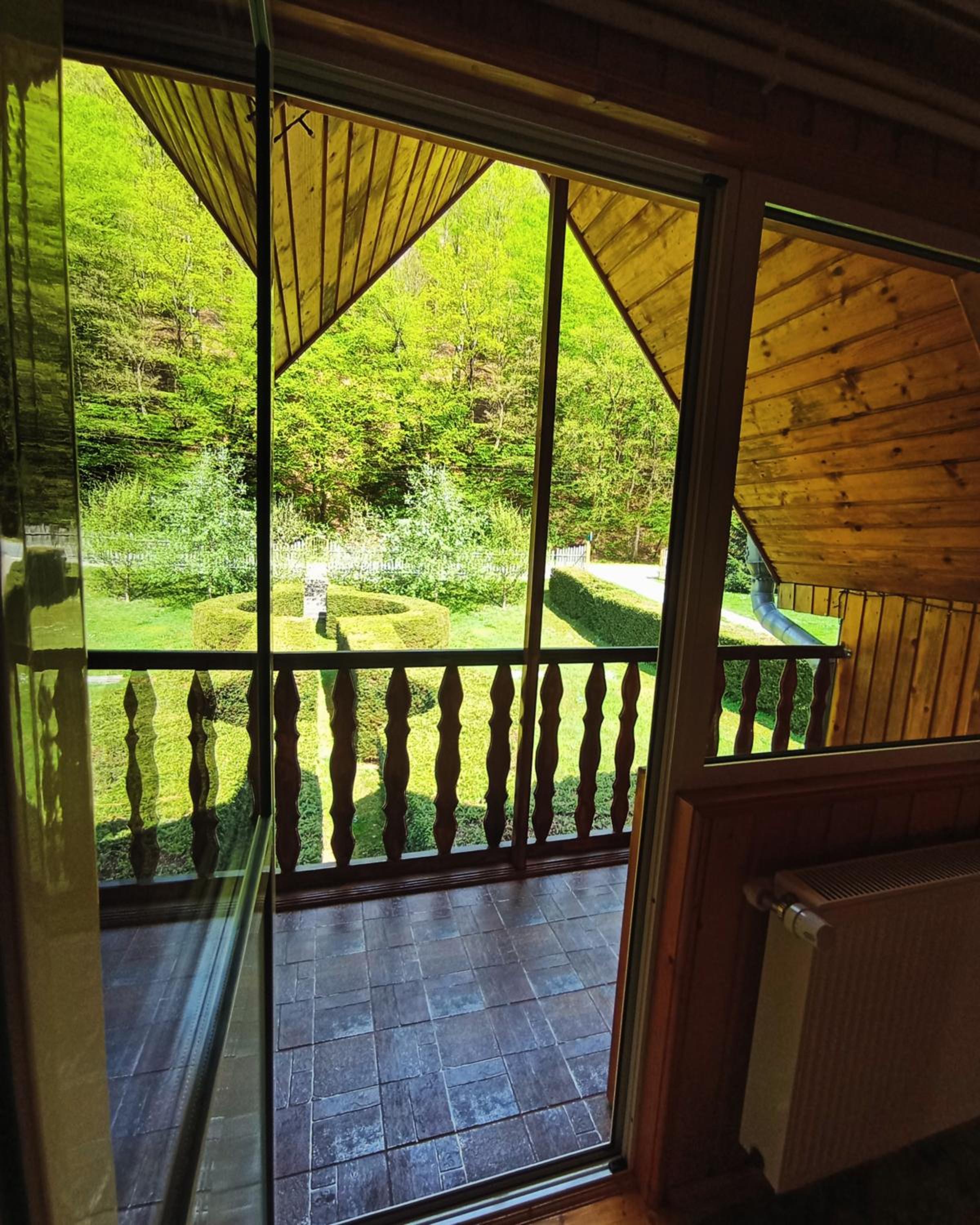 Double Room with Balcony - Photo 3