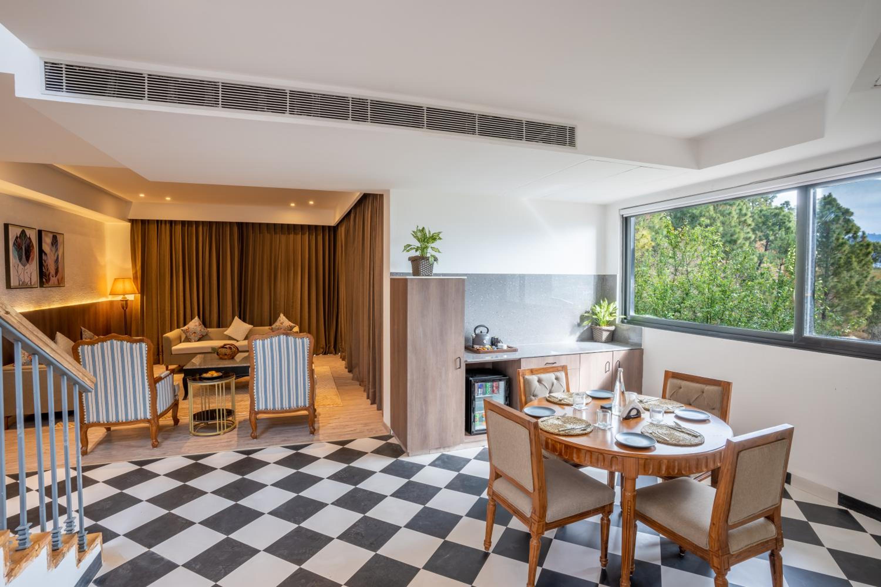 Orchid 3 BHK Family Suite with Balcony photo 2