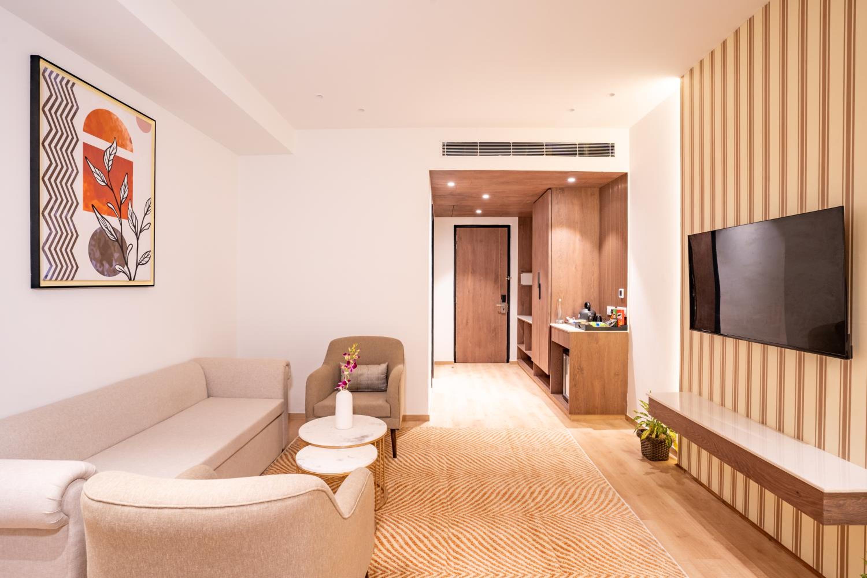 Zinnia Suites with Balcony photo 3