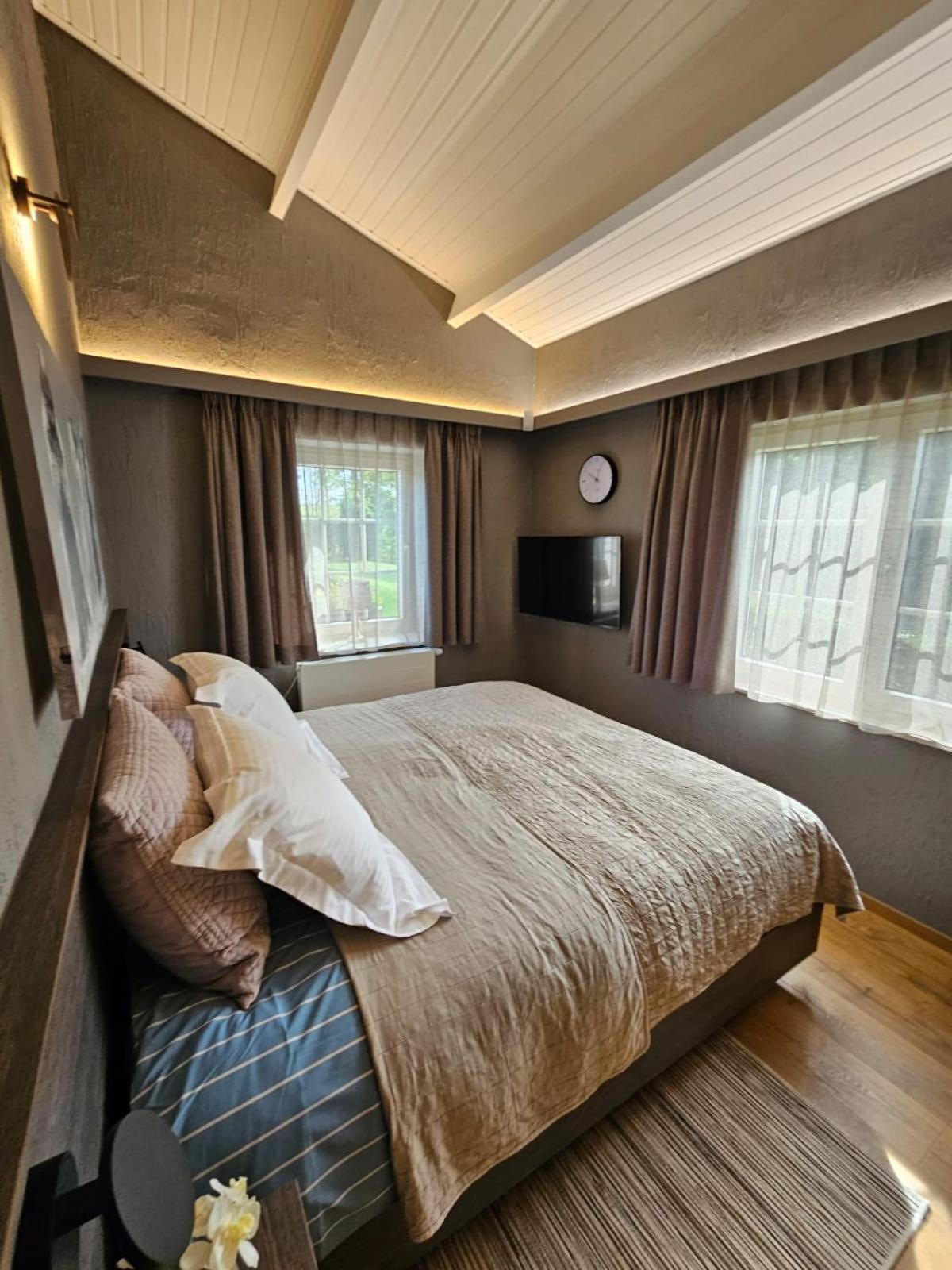 One-Bedroom House photo 1