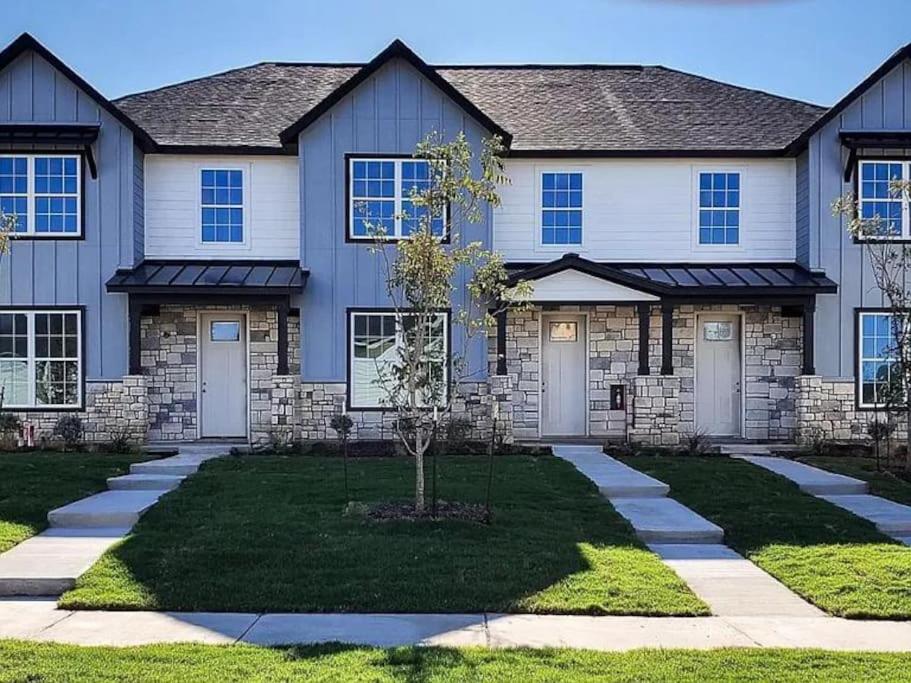 Three-Bedroom House - Photo 7