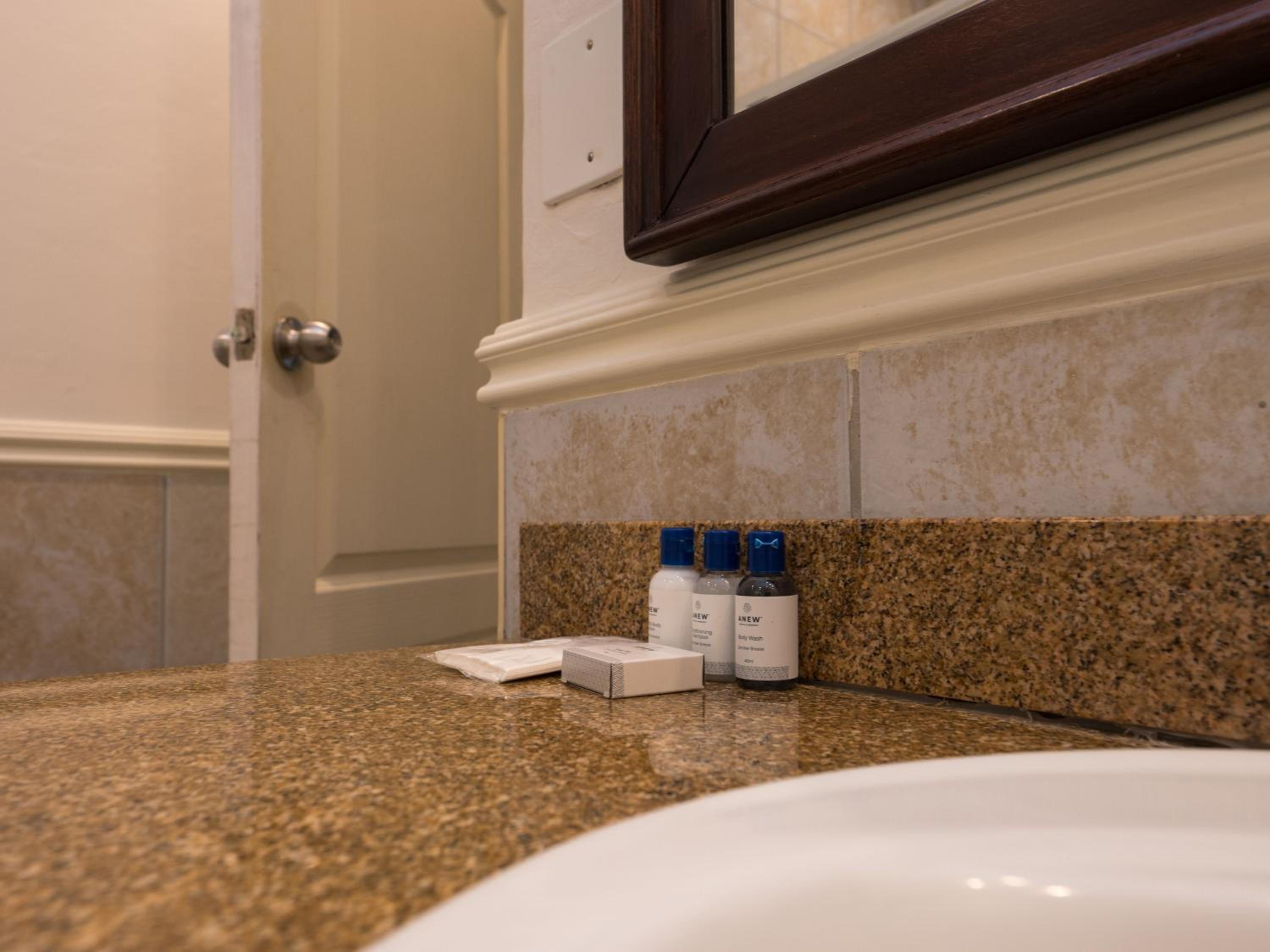 Executive Suite - Photo 2