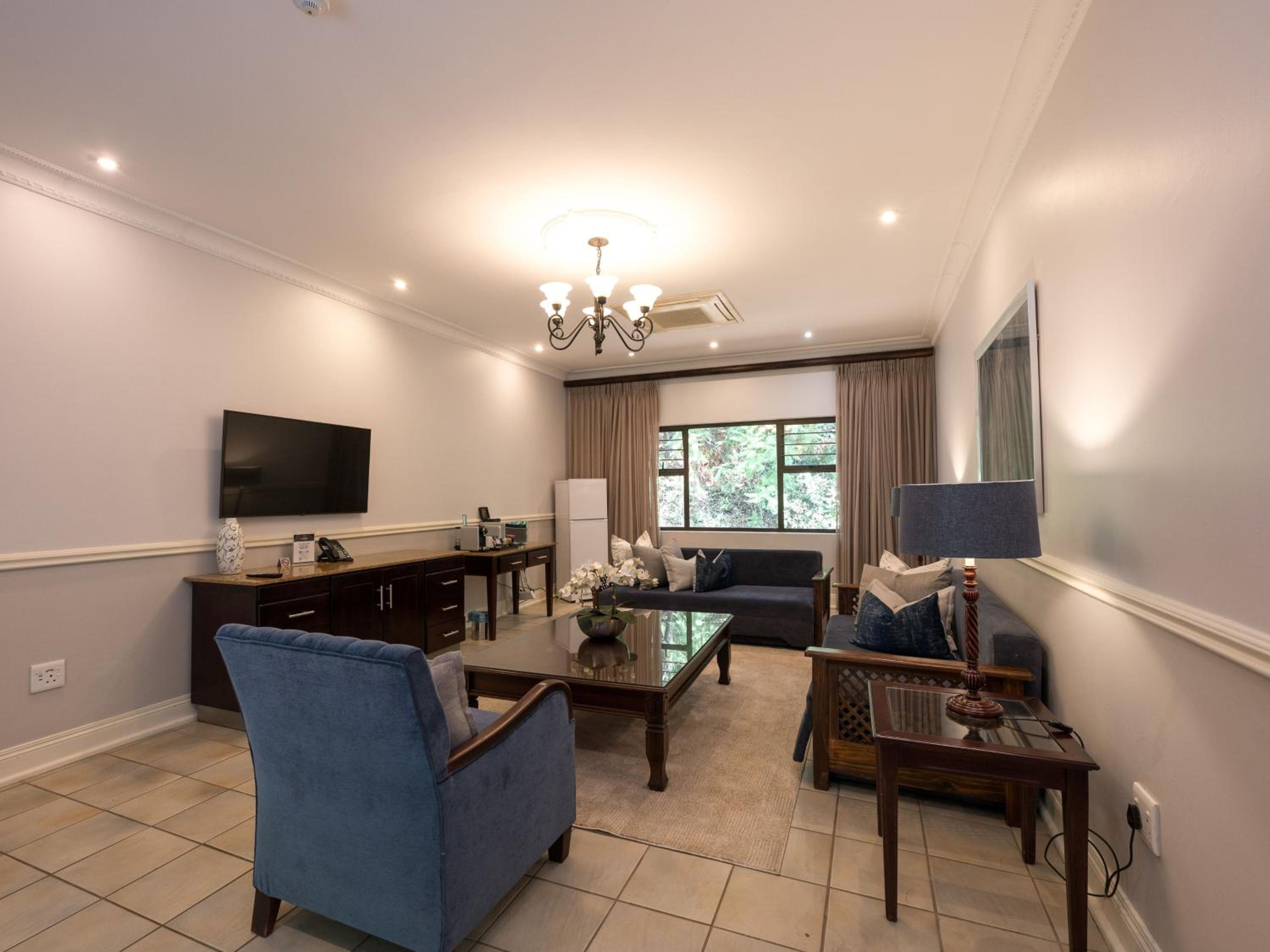 Executive Suite - Photo 14