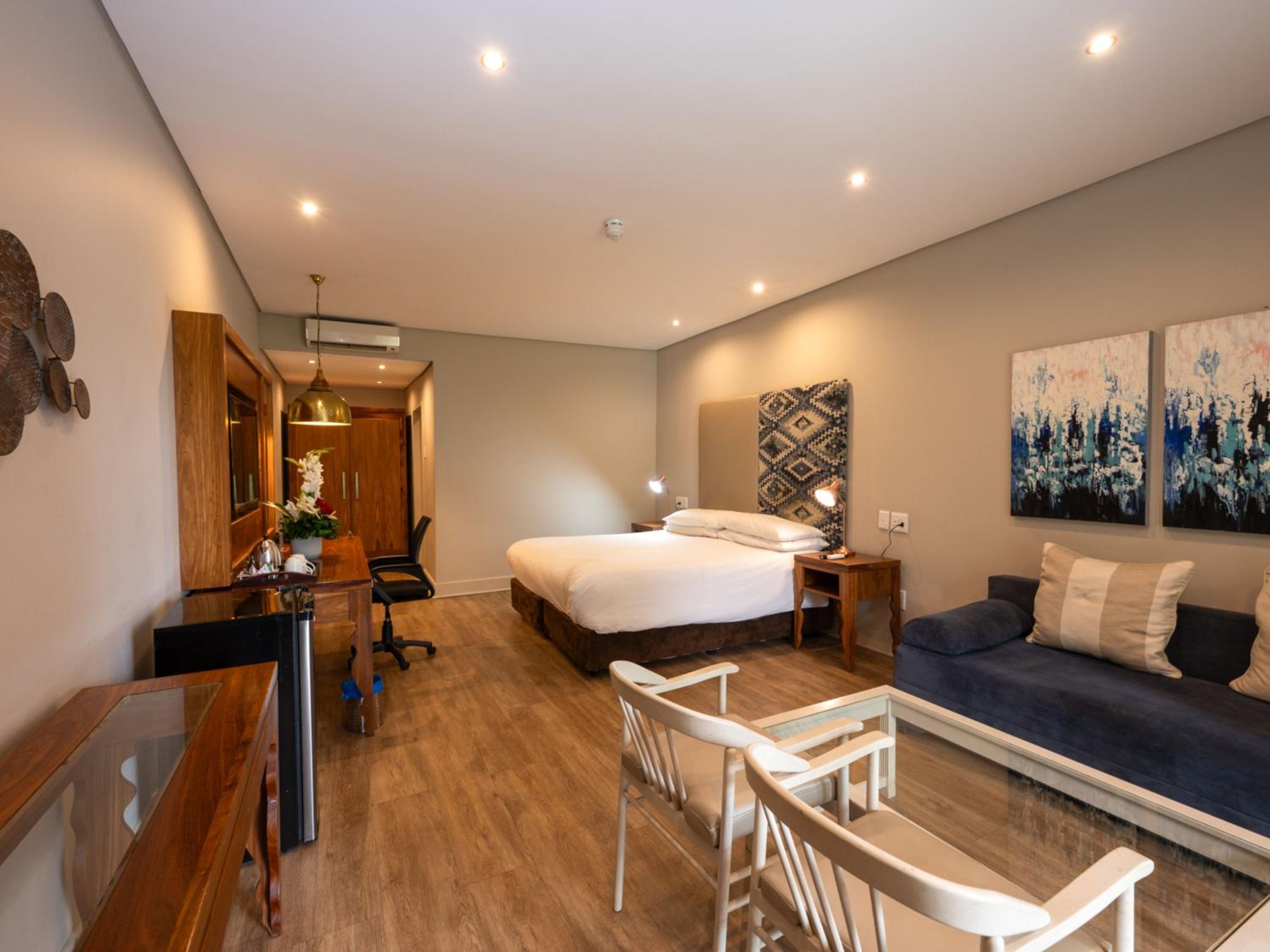 Deluxe Suite - Photo 6