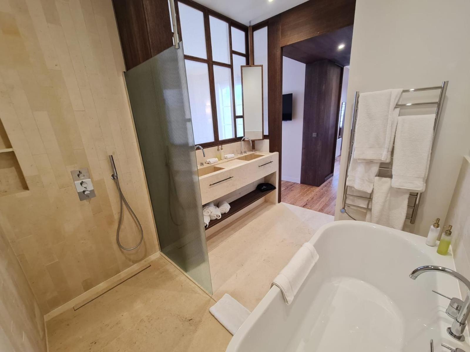 Family Suite - Photo 8