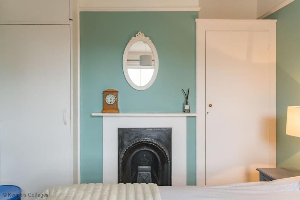 Three-Bedroom House photo 3