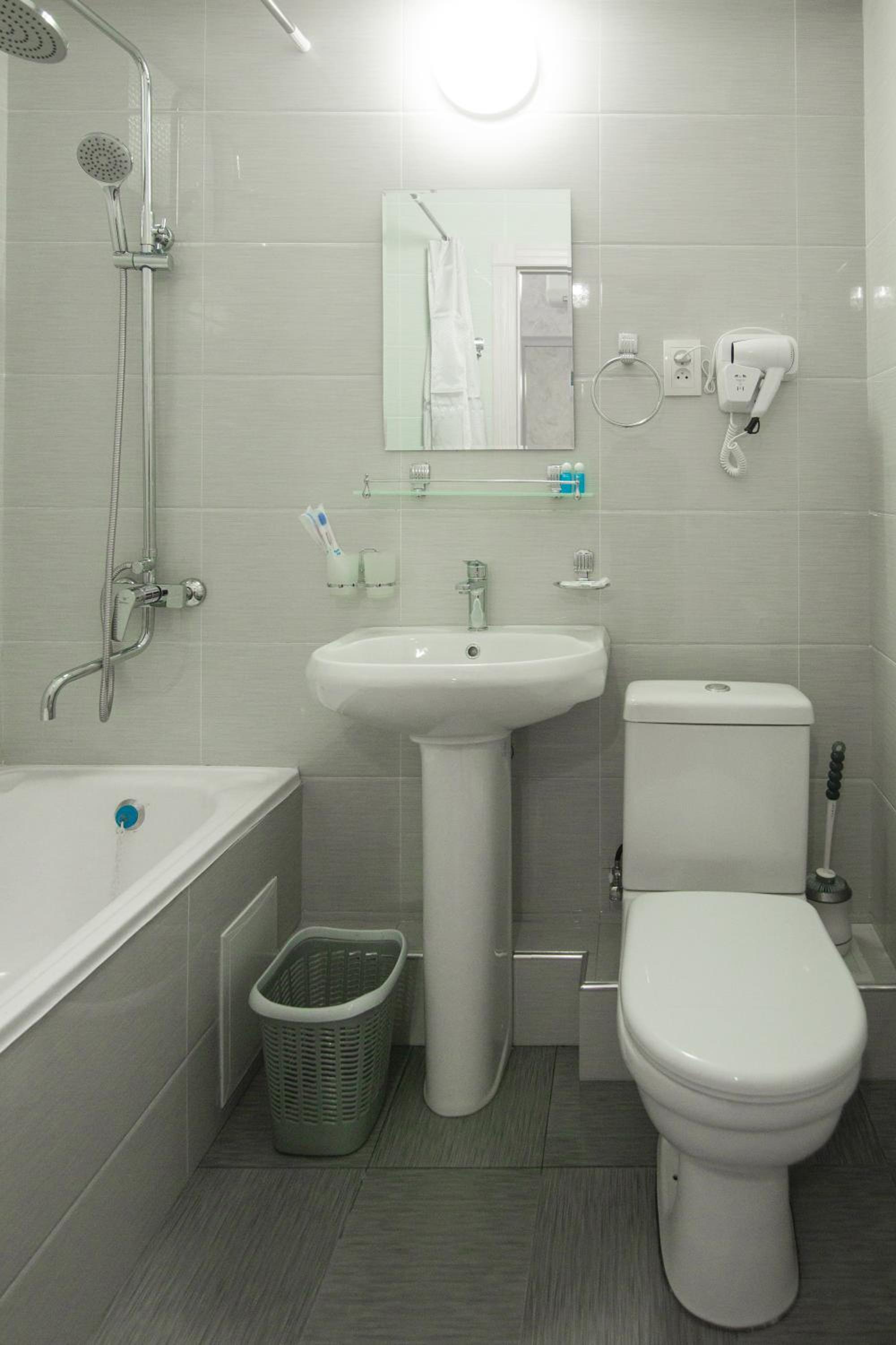 Single Room with Private Bathroom photo 3