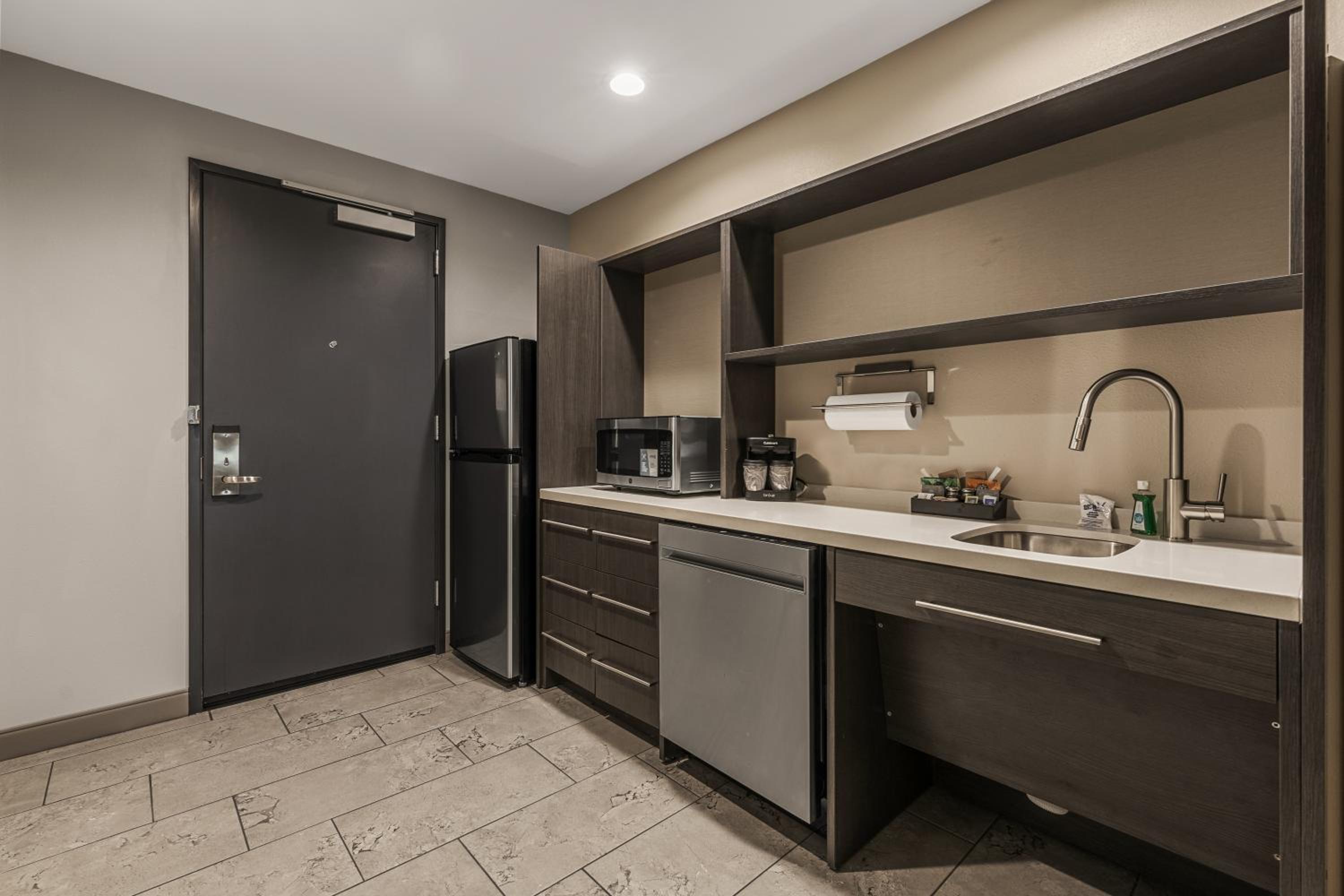 Studio Suite with Two Queen Beds and Tub - Mobility Access, photo 6