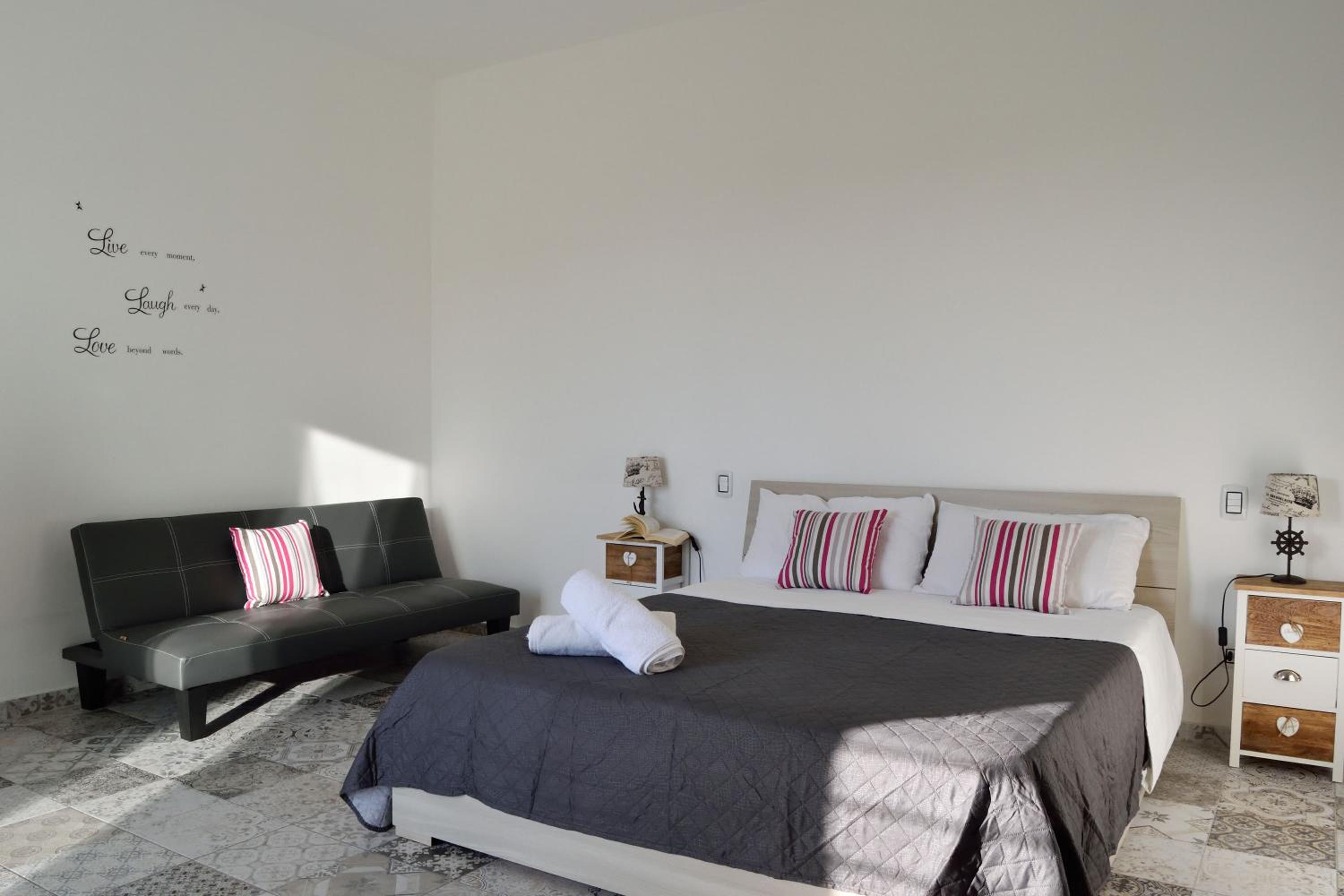 One-Bedroom House photo 2