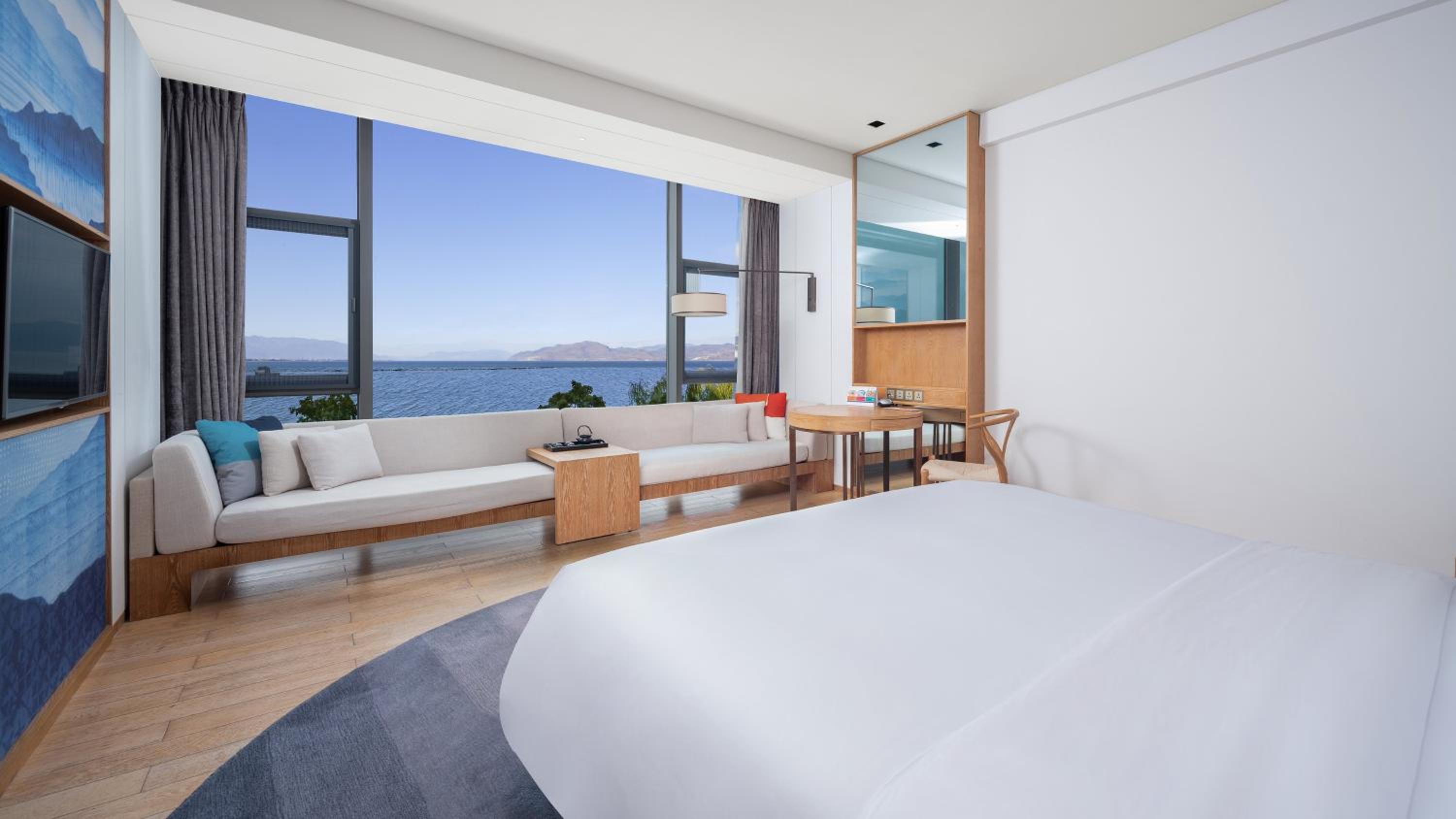 1 King Bed Premium 180 Degree Erhai View