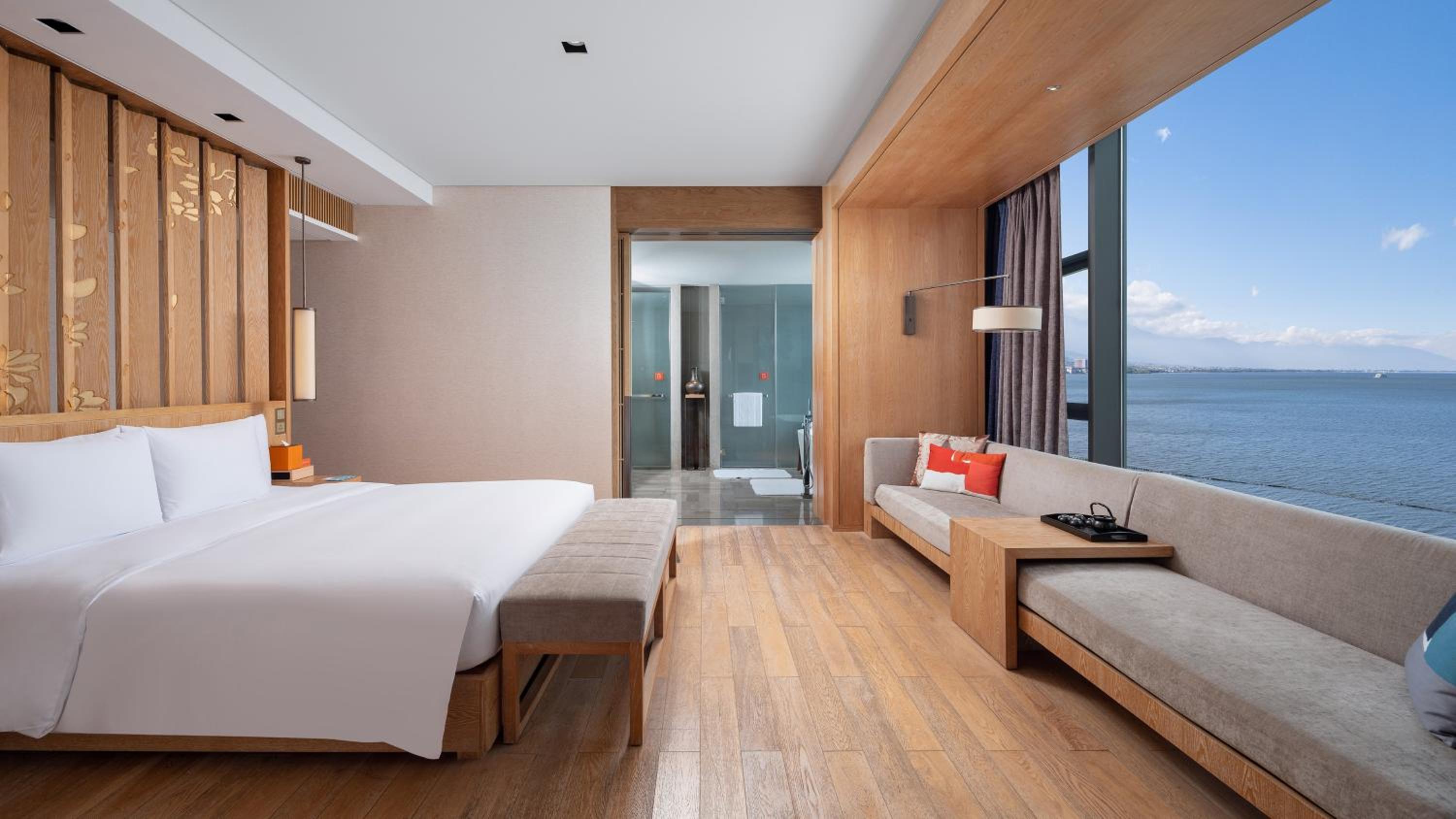 1King 1BedroomSuite Living 180Degree Erhai View