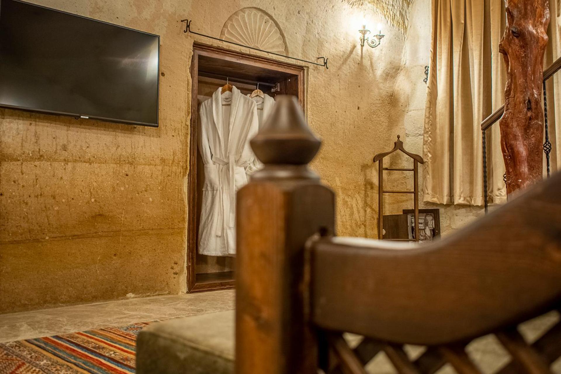 Superior Suite - Photo 31