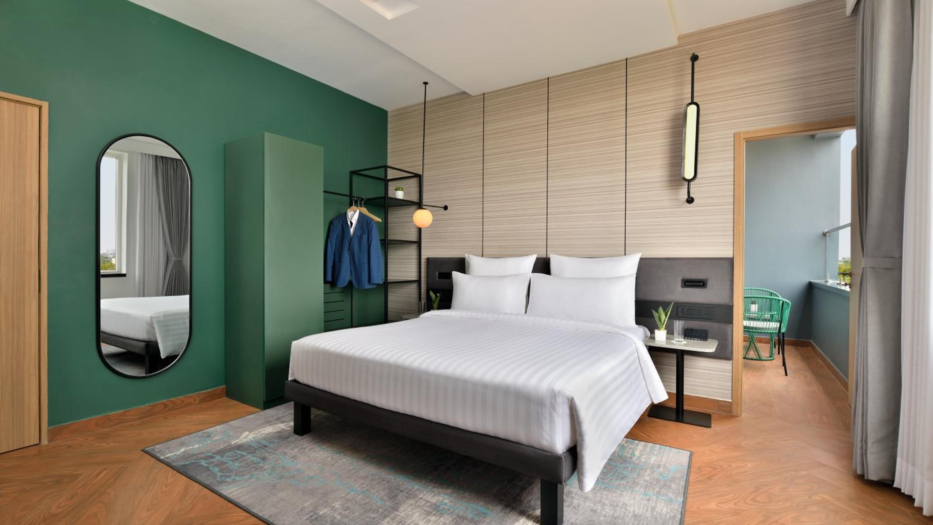 Executive Double Room with Balcony: 10% Discount on Food & Beverage | 20% Discount on One Spa | Complimentary Welcome Drink | Happy Hours Offer - Buy 2 Get 1 Free on Alcoholic Beverages and Soft Beverages photo 2