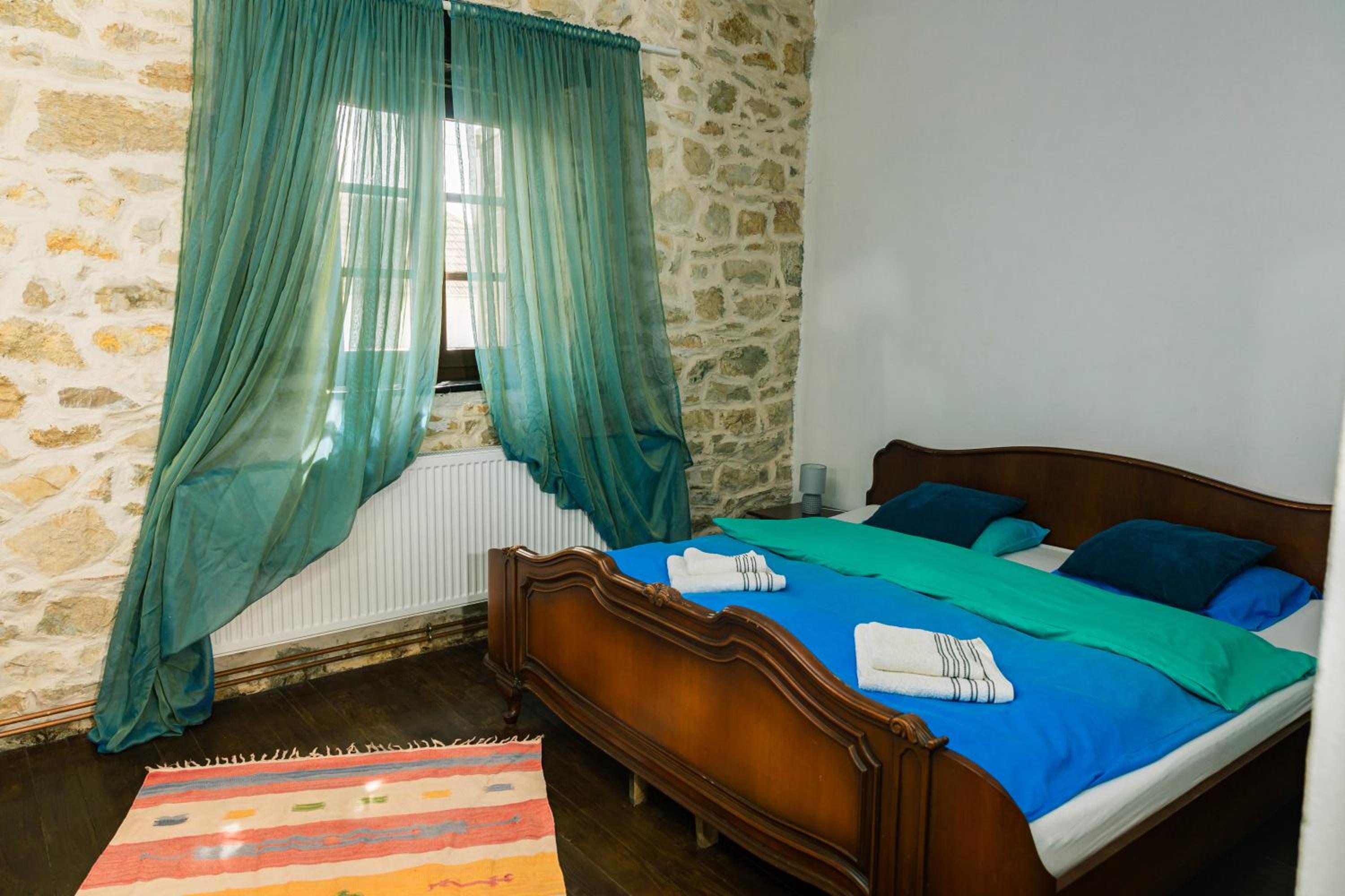 Deluxe Room (2 Adults + 1 Child)