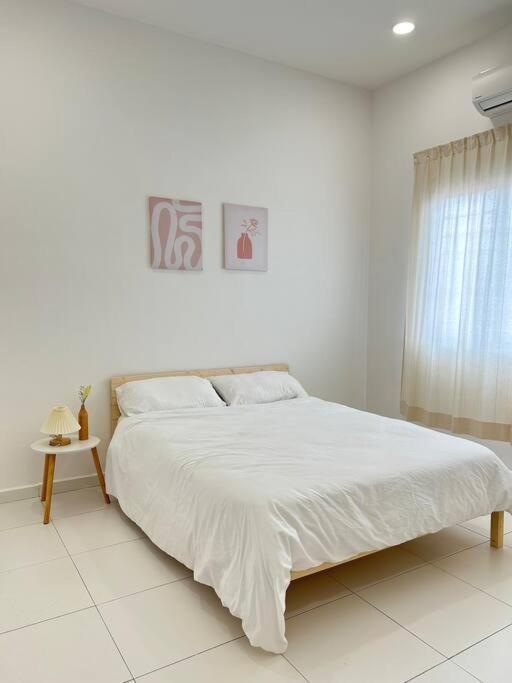 Four-Bedroom House photo 3