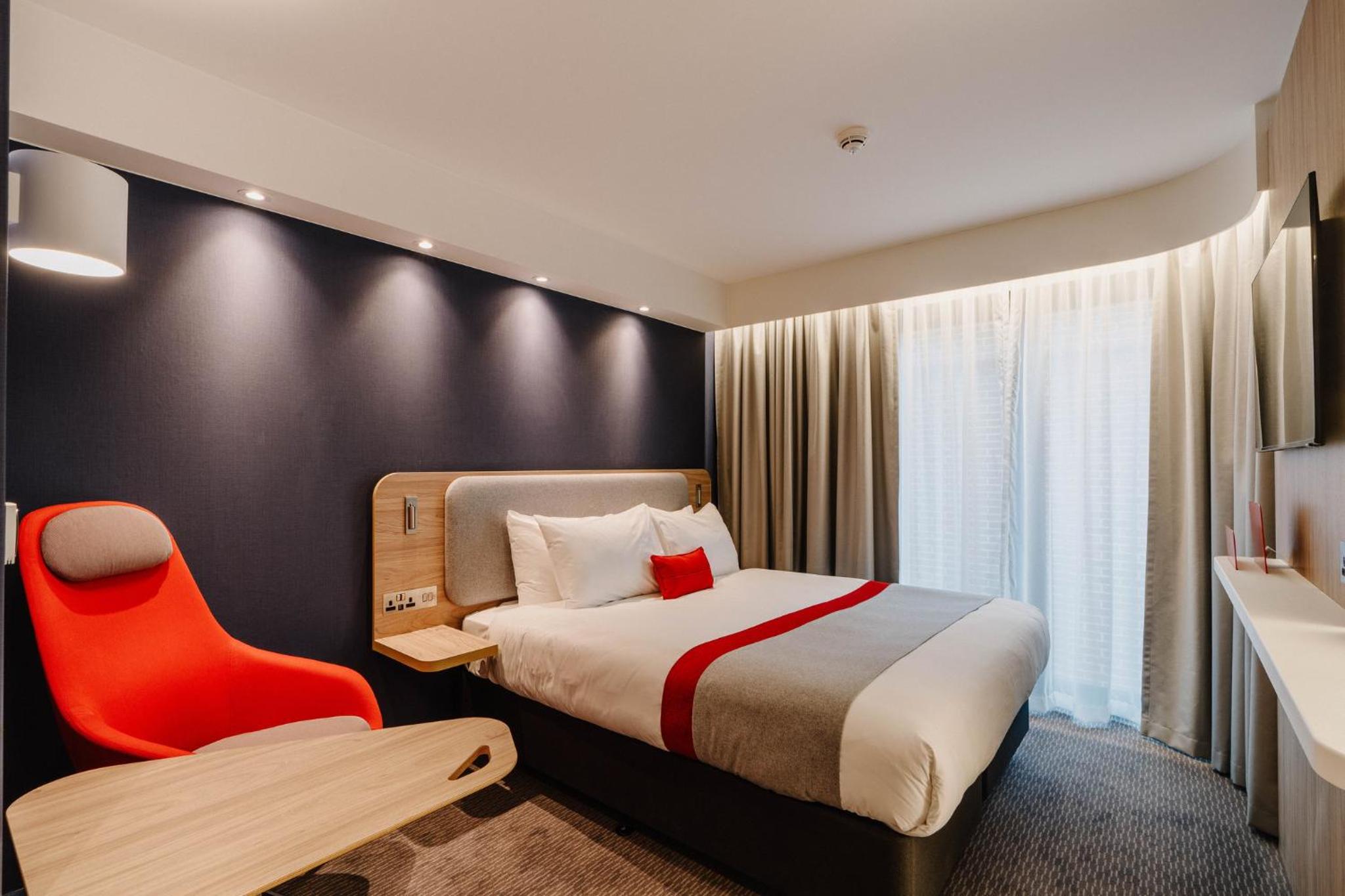 Standard Queen Room with Free Hot Breakfast - Photo 4
