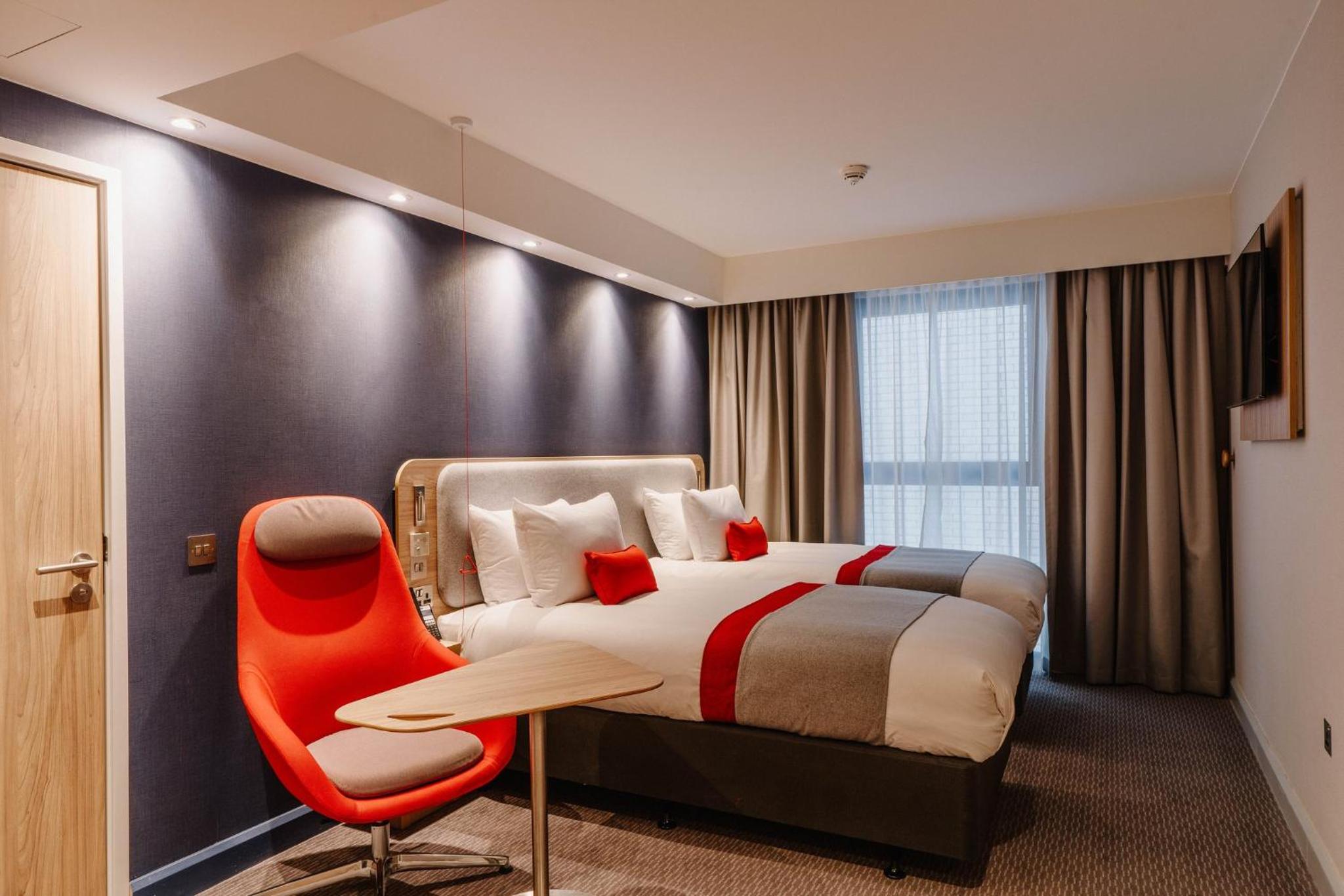 Standard Room with Free Hot Breakfast - Photo 10