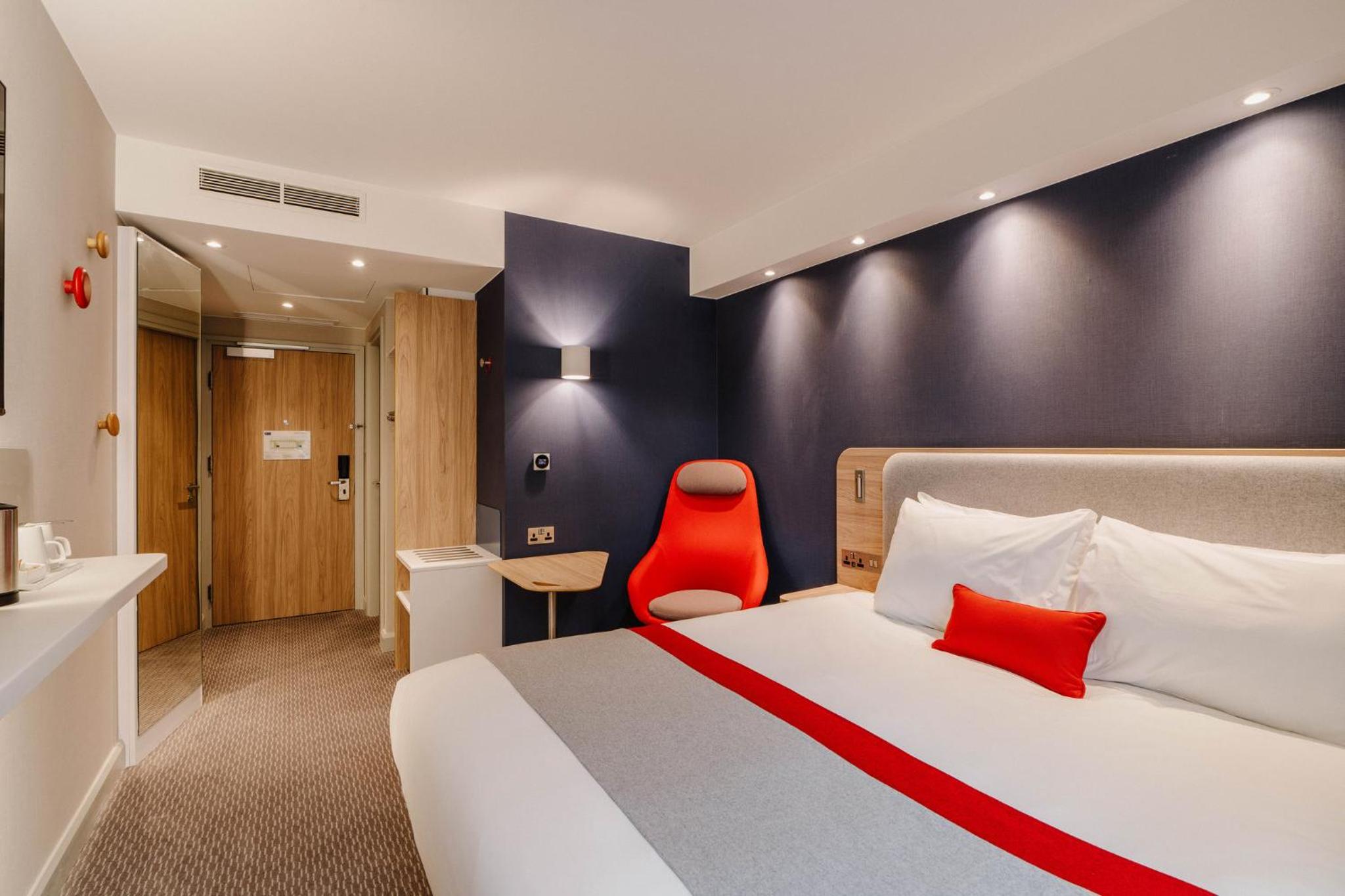 Standard Queen Room with Free Hot Breakfast - Photo 2