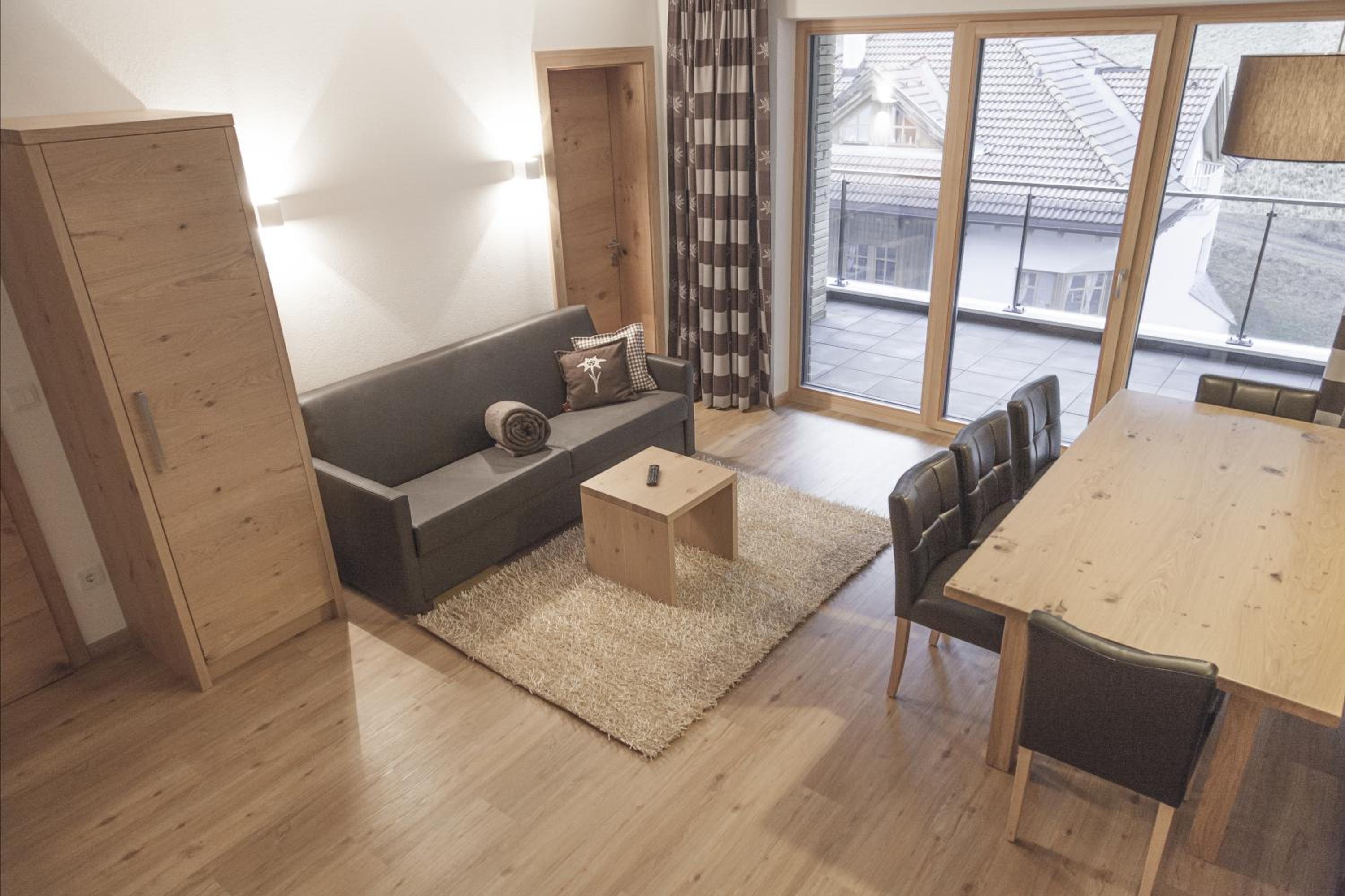Deluxe Three-Bedroom Apartment with Balcony