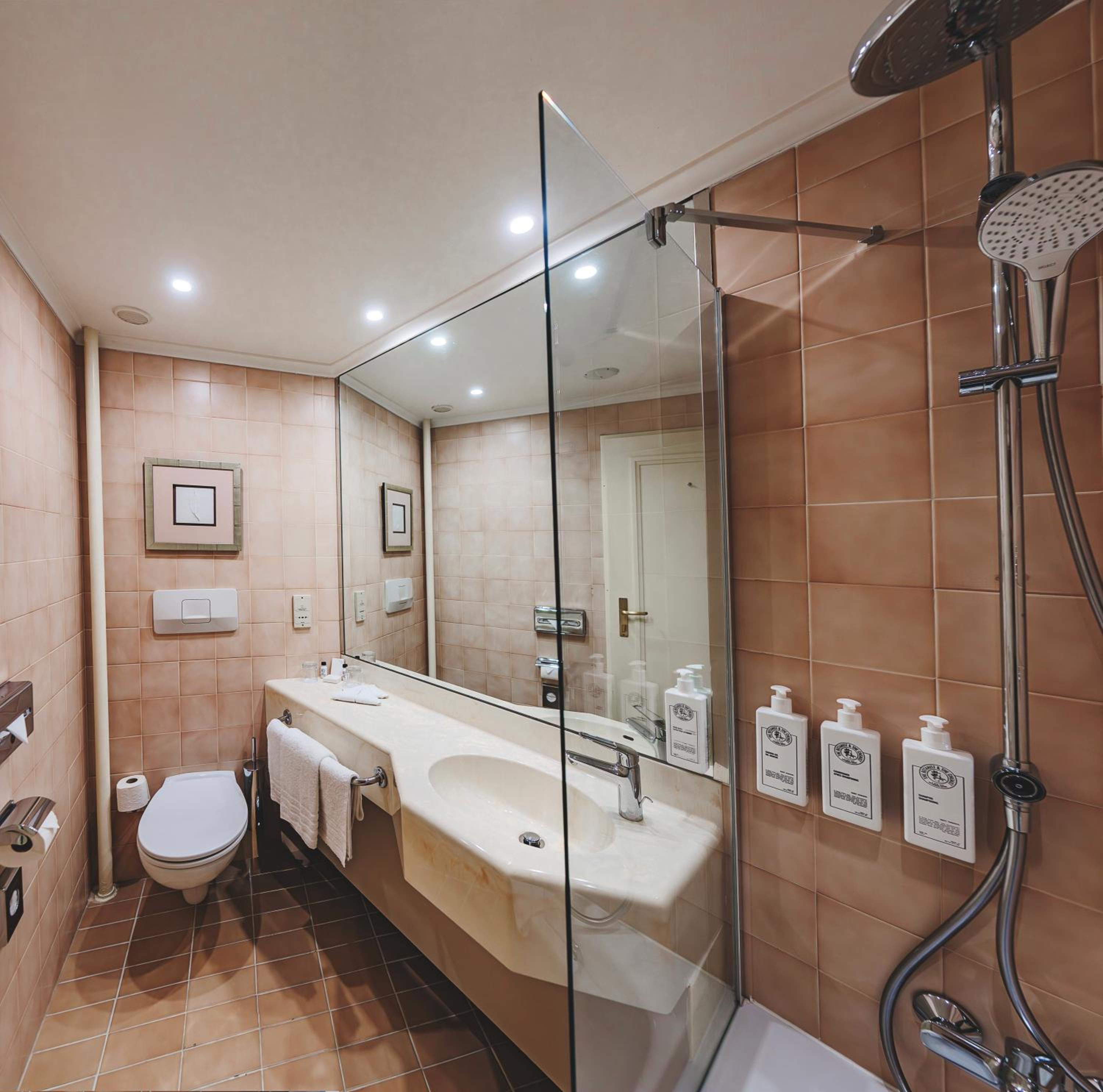 Superior Room with Panoramic City View - Photo 2