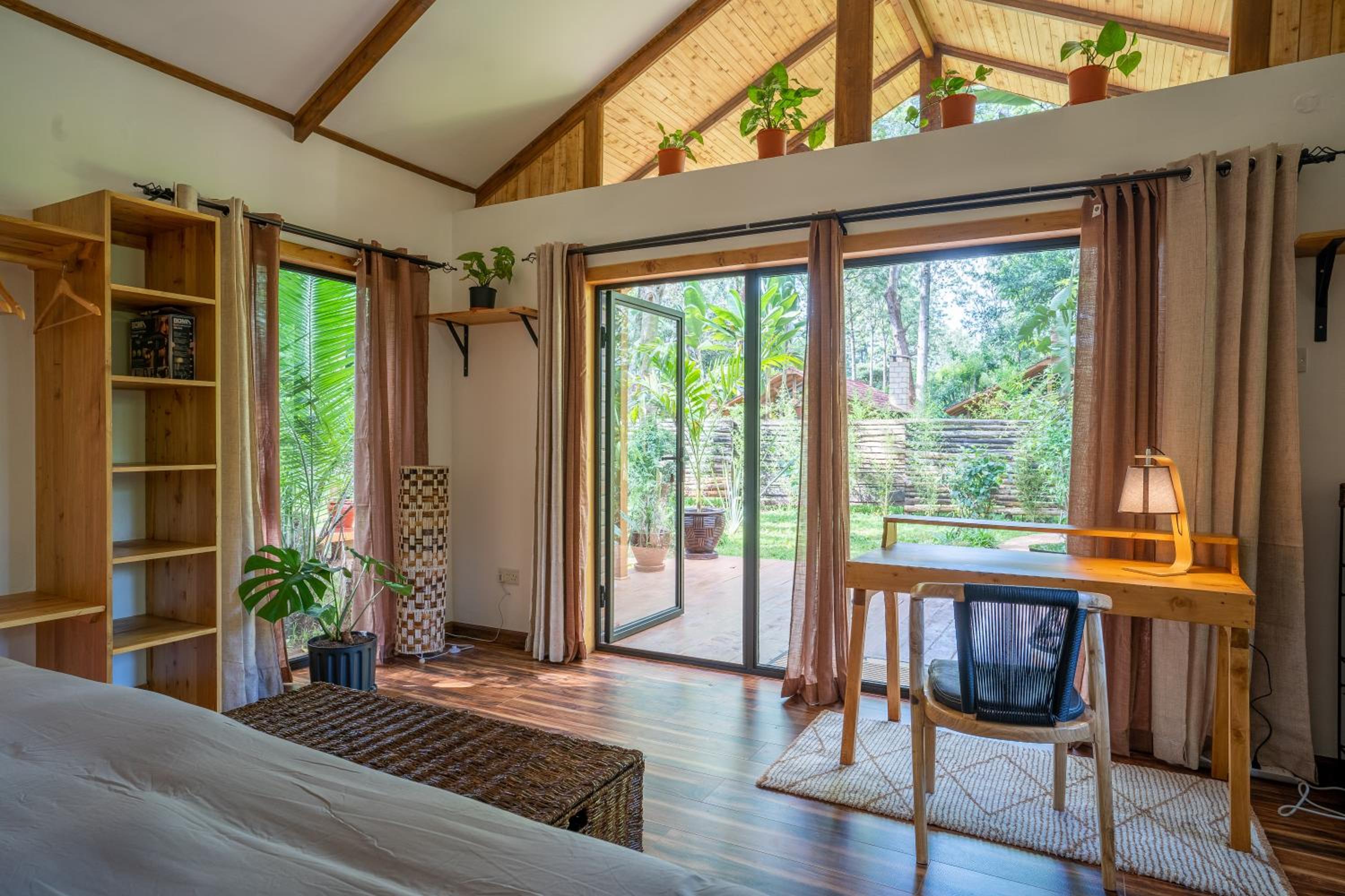 Deluxe Bungalow with Garden View photo 2