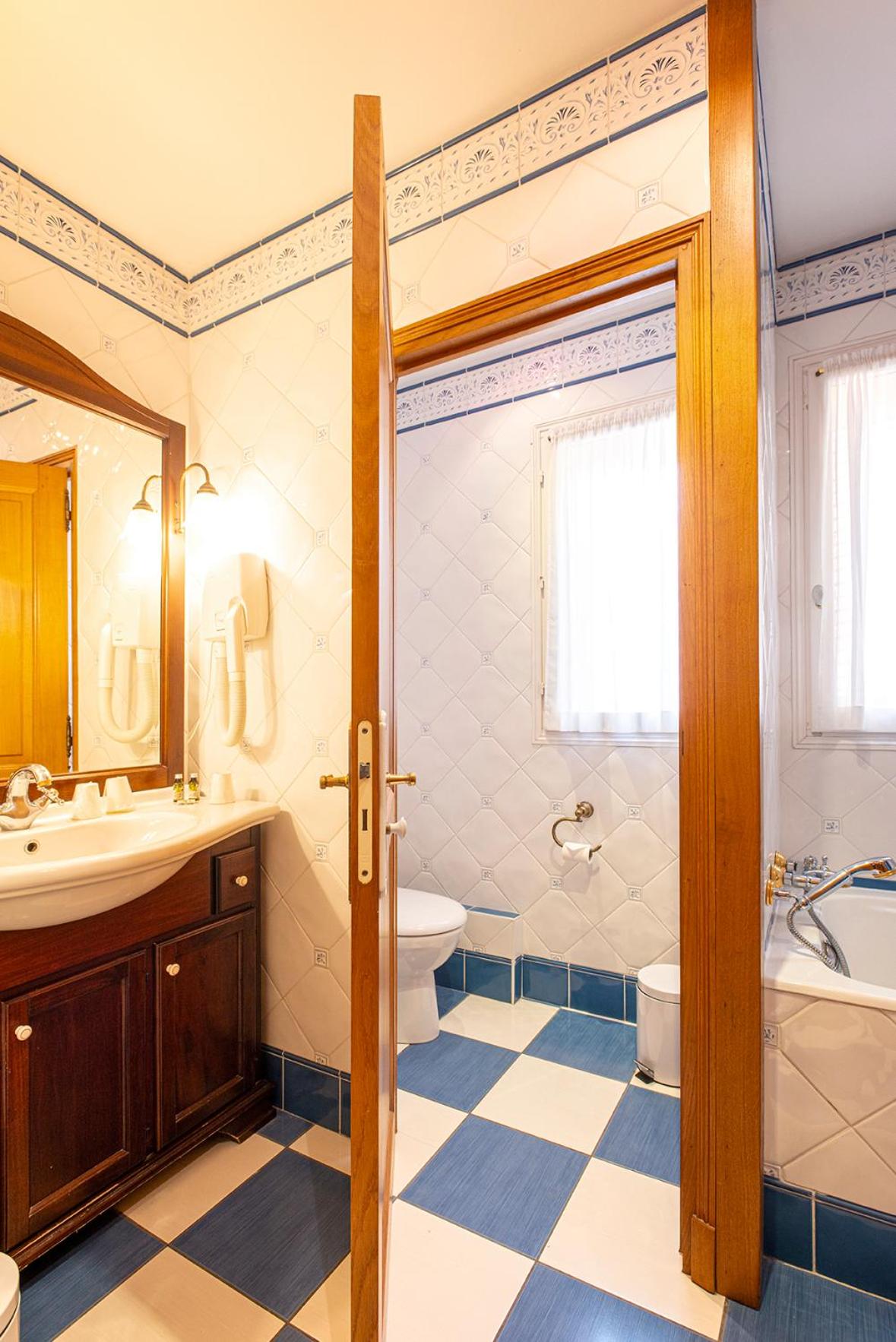 Family Suite (4 - 5 People) photo 2