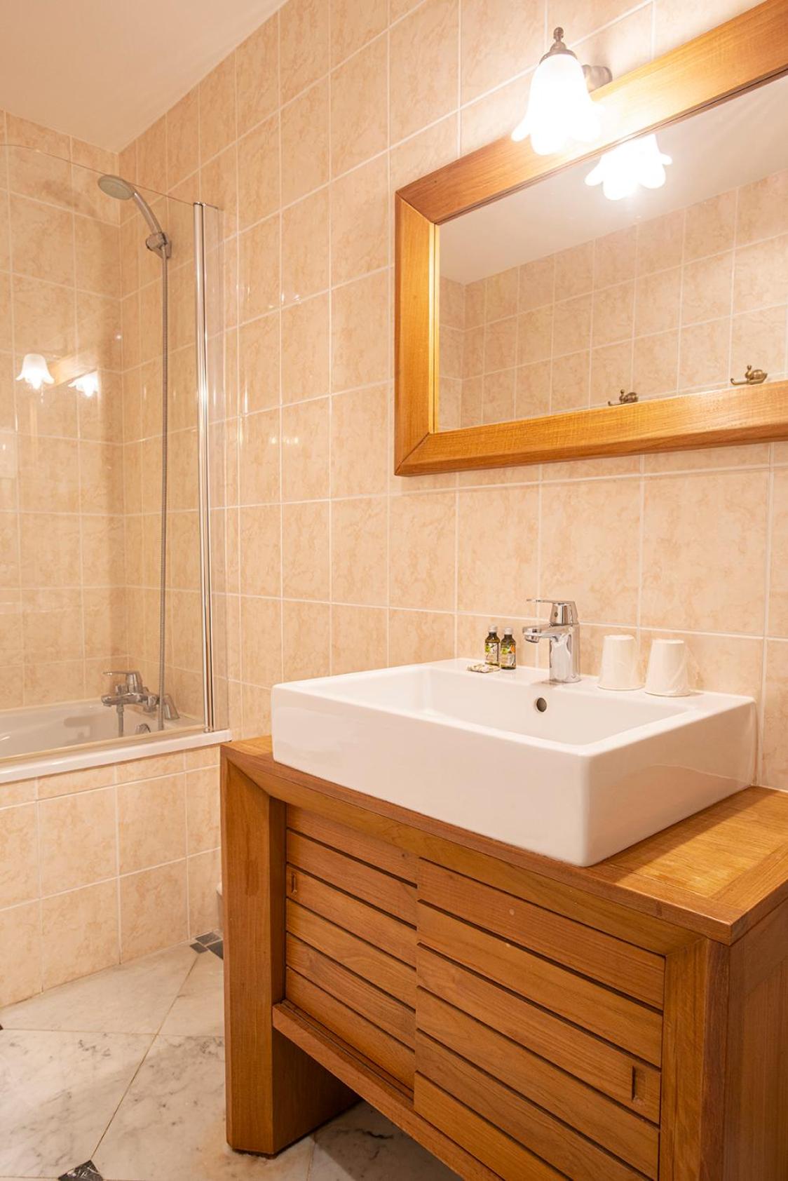 Suite (2 Adults) - Photo 6