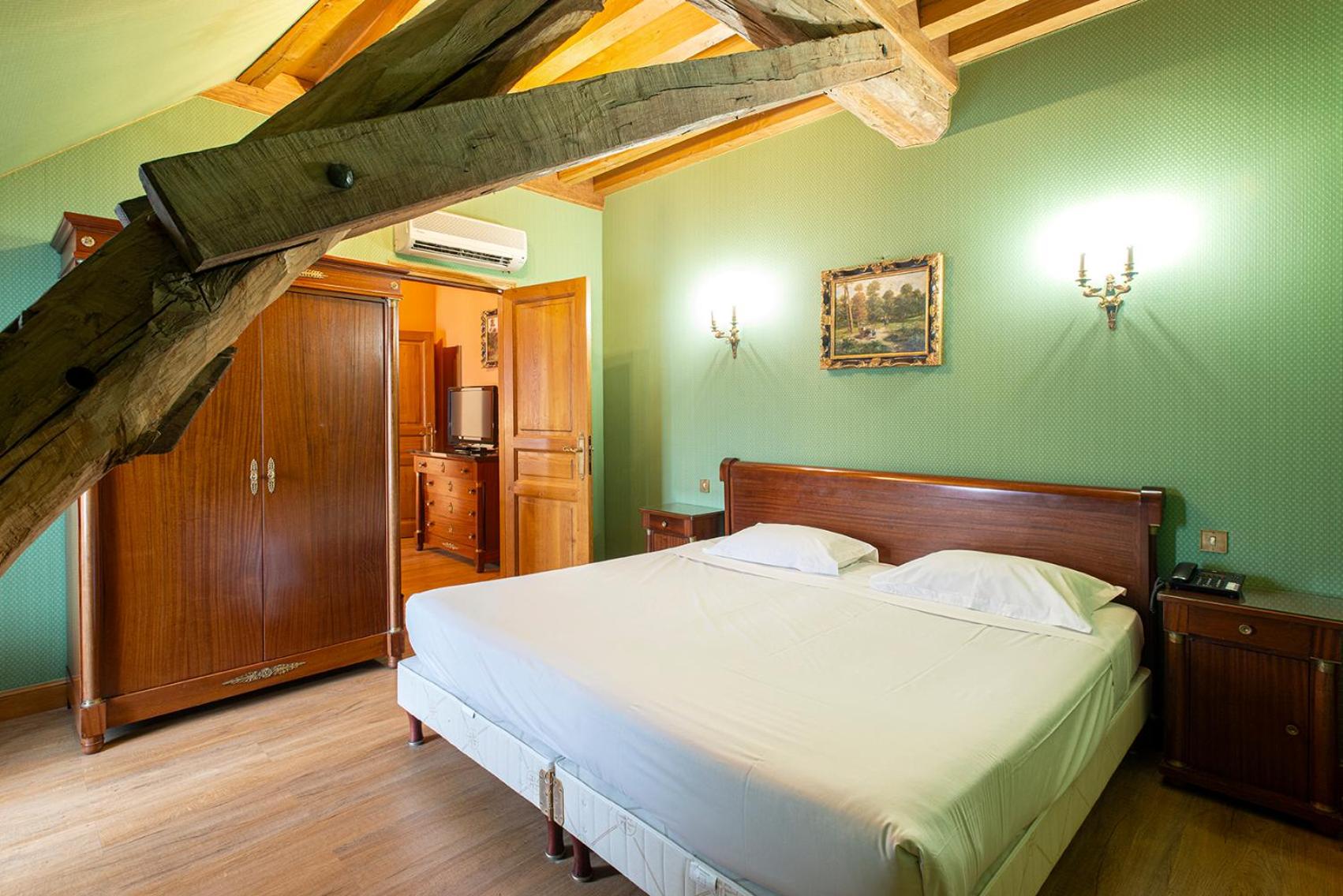 Suite (2 Adults) - Photo 3