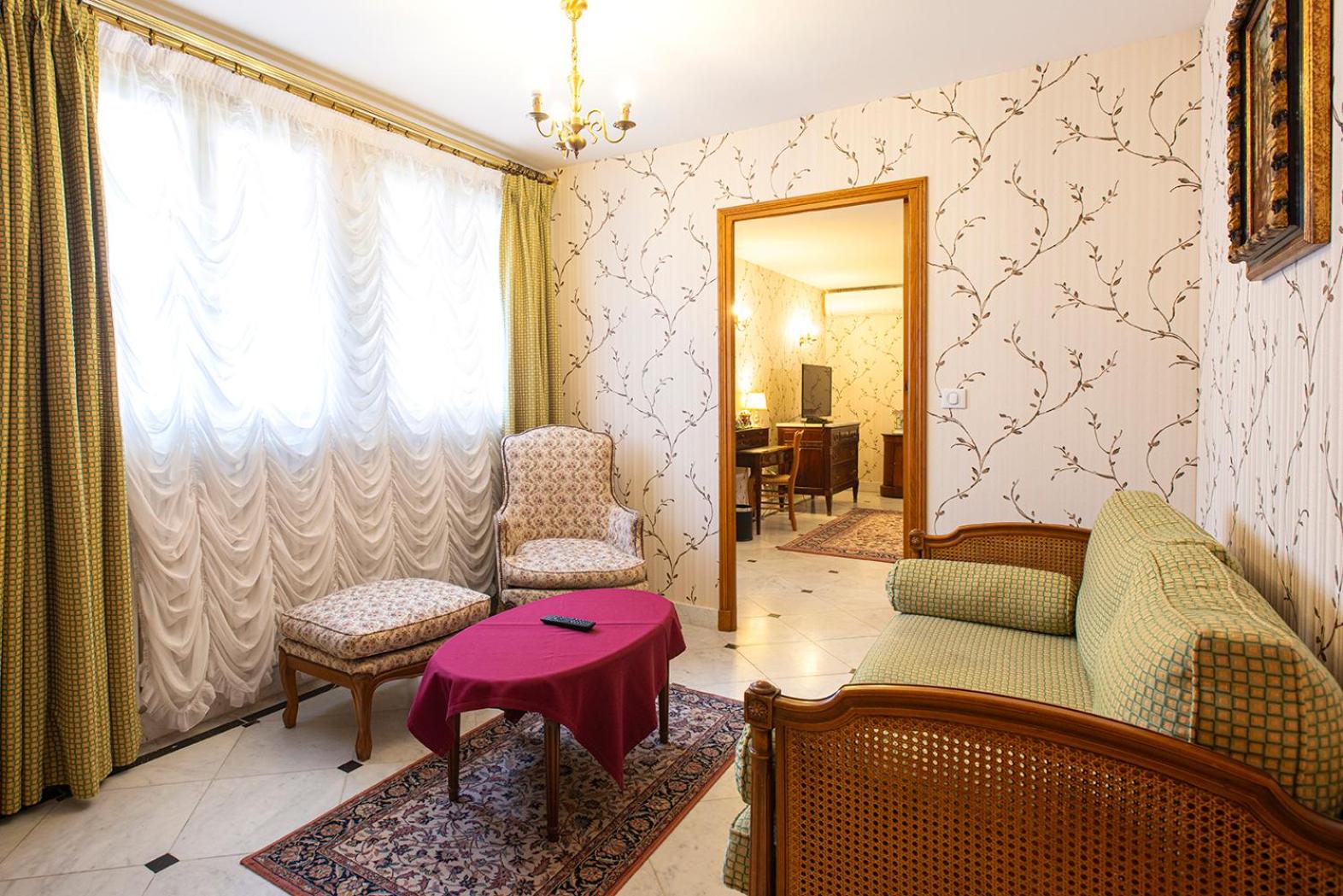 Suite (2 Adults) - Photo 7