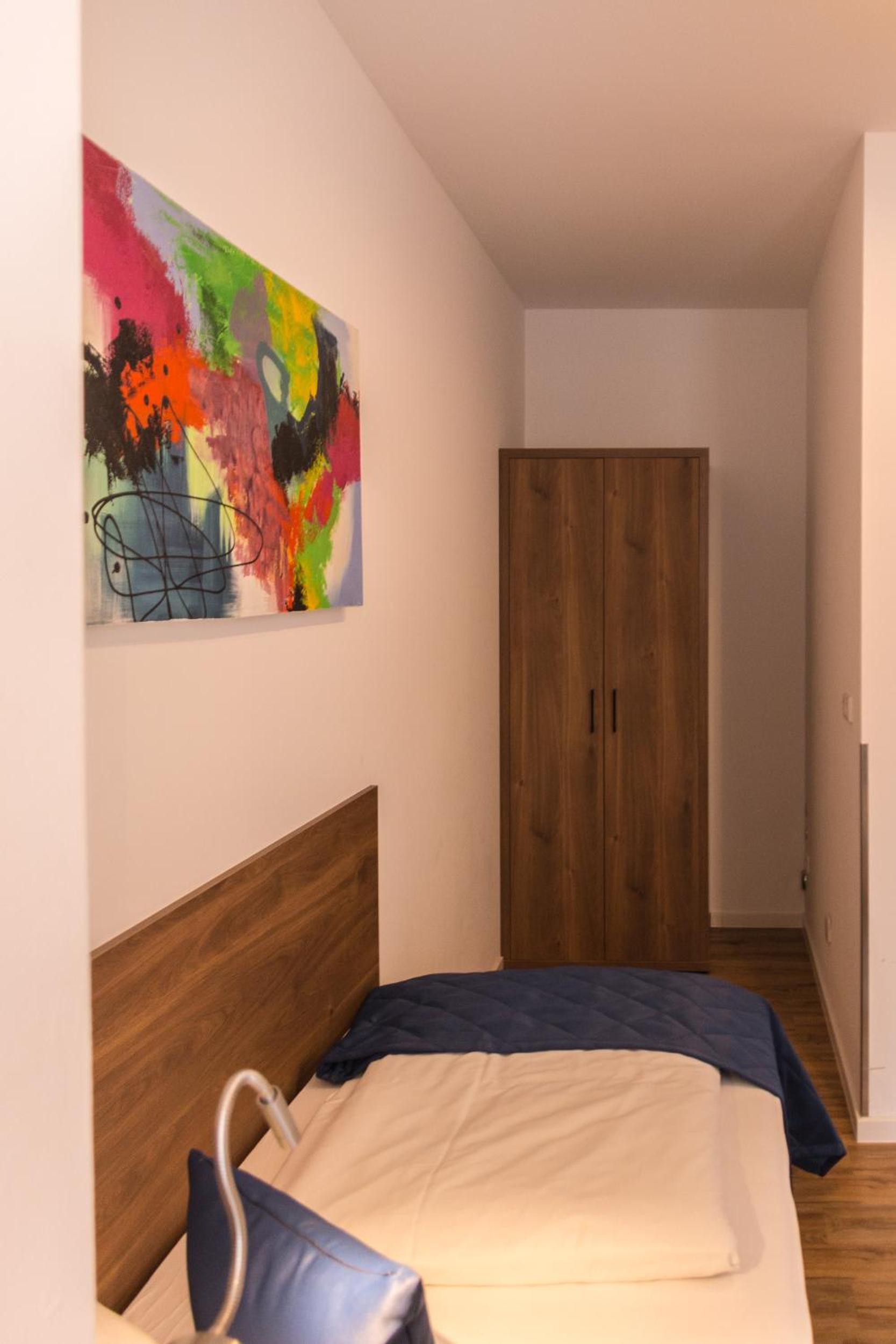Economy Twin Room - Photo 23