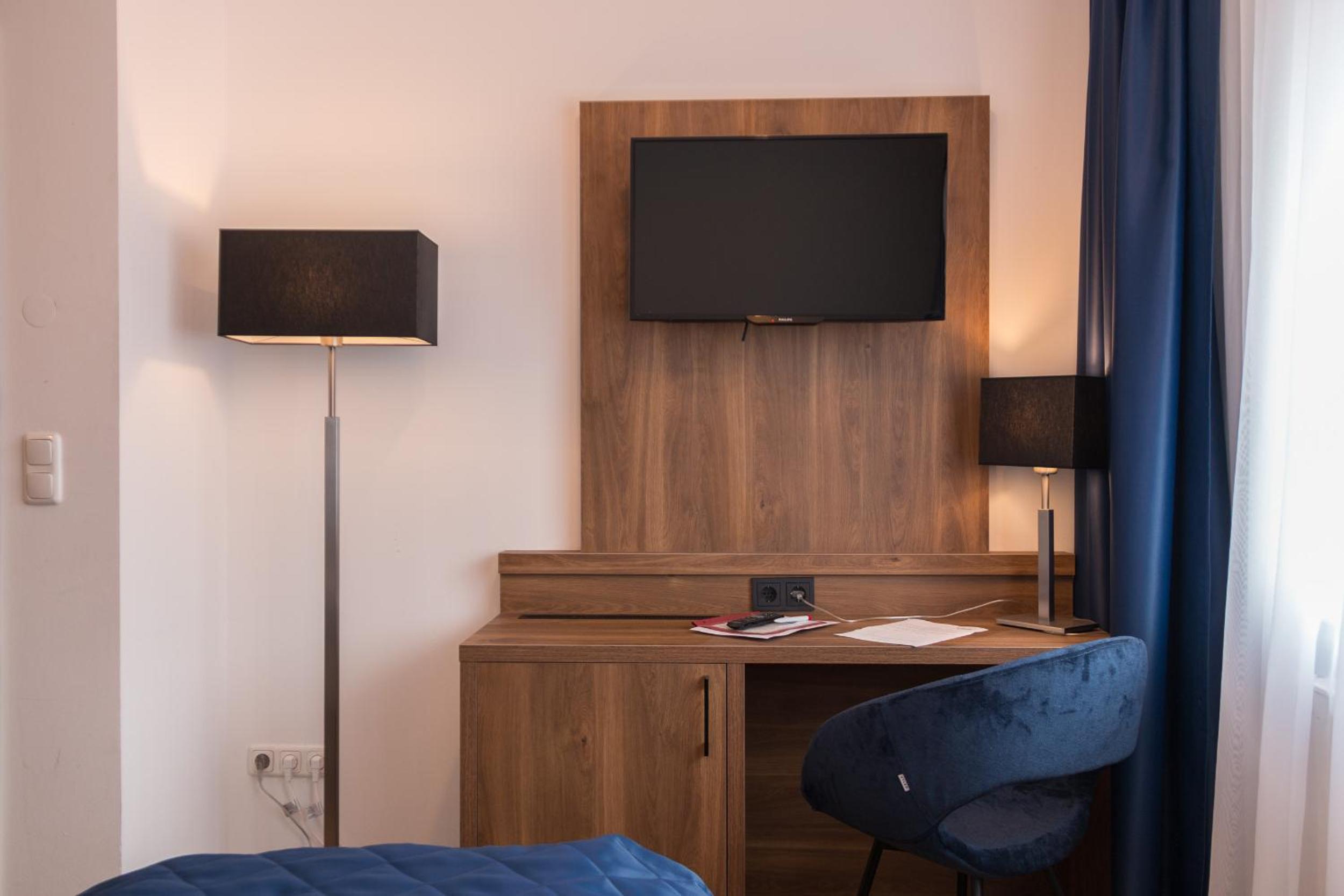 Economy Twin Room - Photo 22
