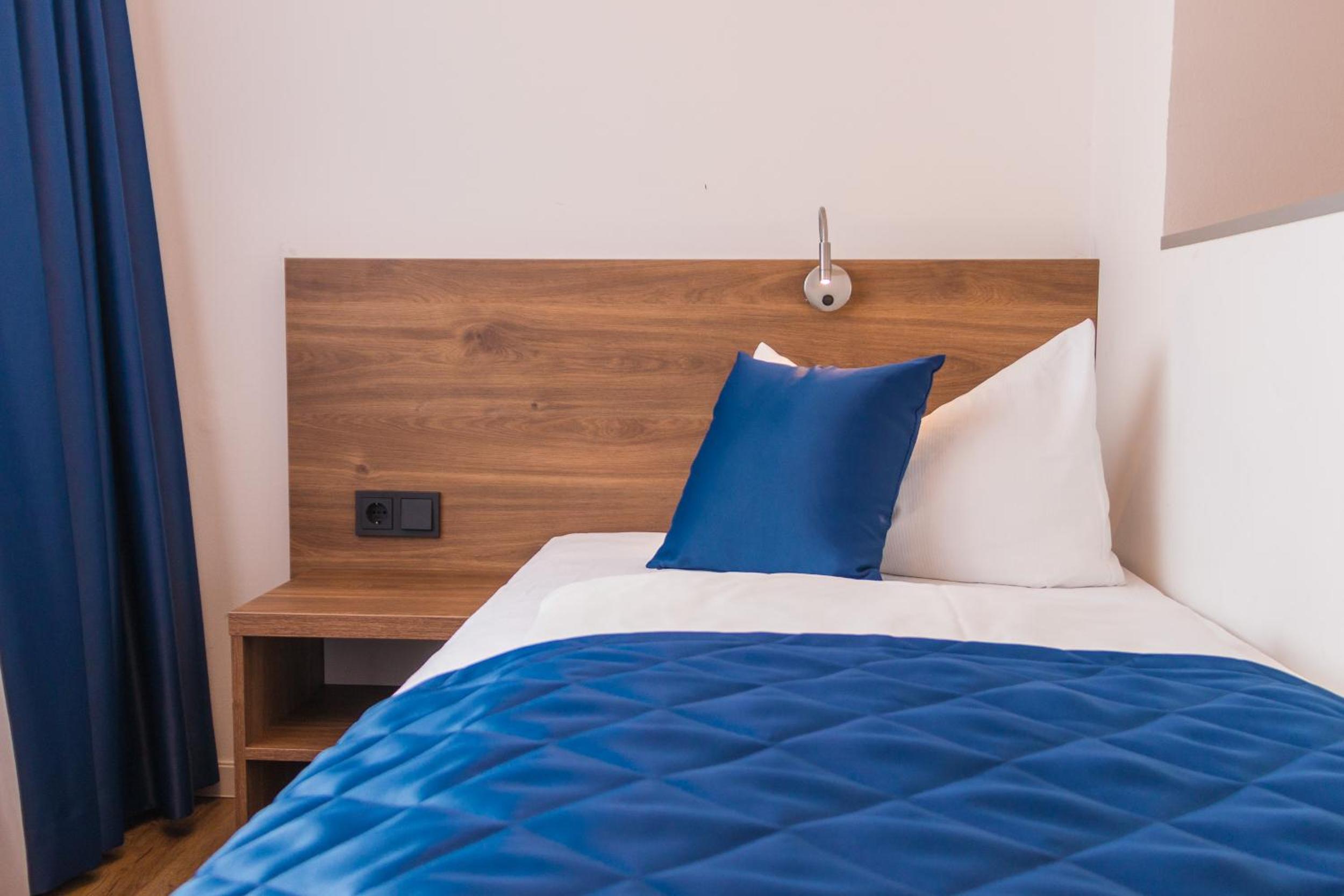 Economy Twin Room - Photo 18