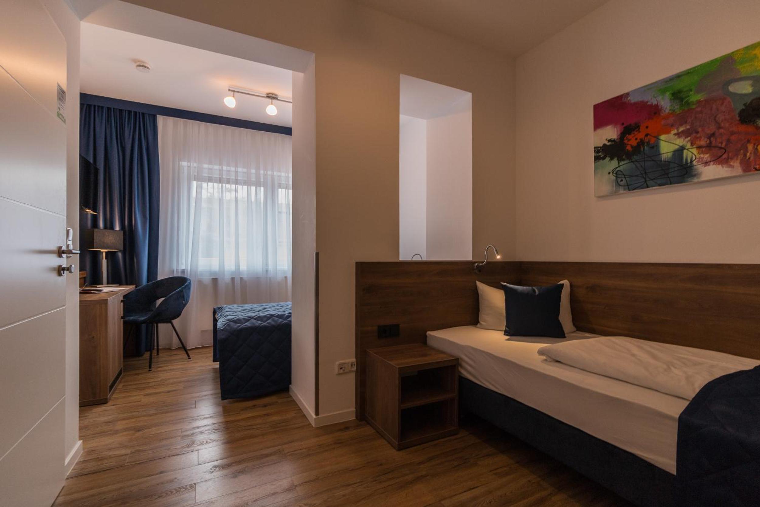 Economy Twin Room - Photo 14