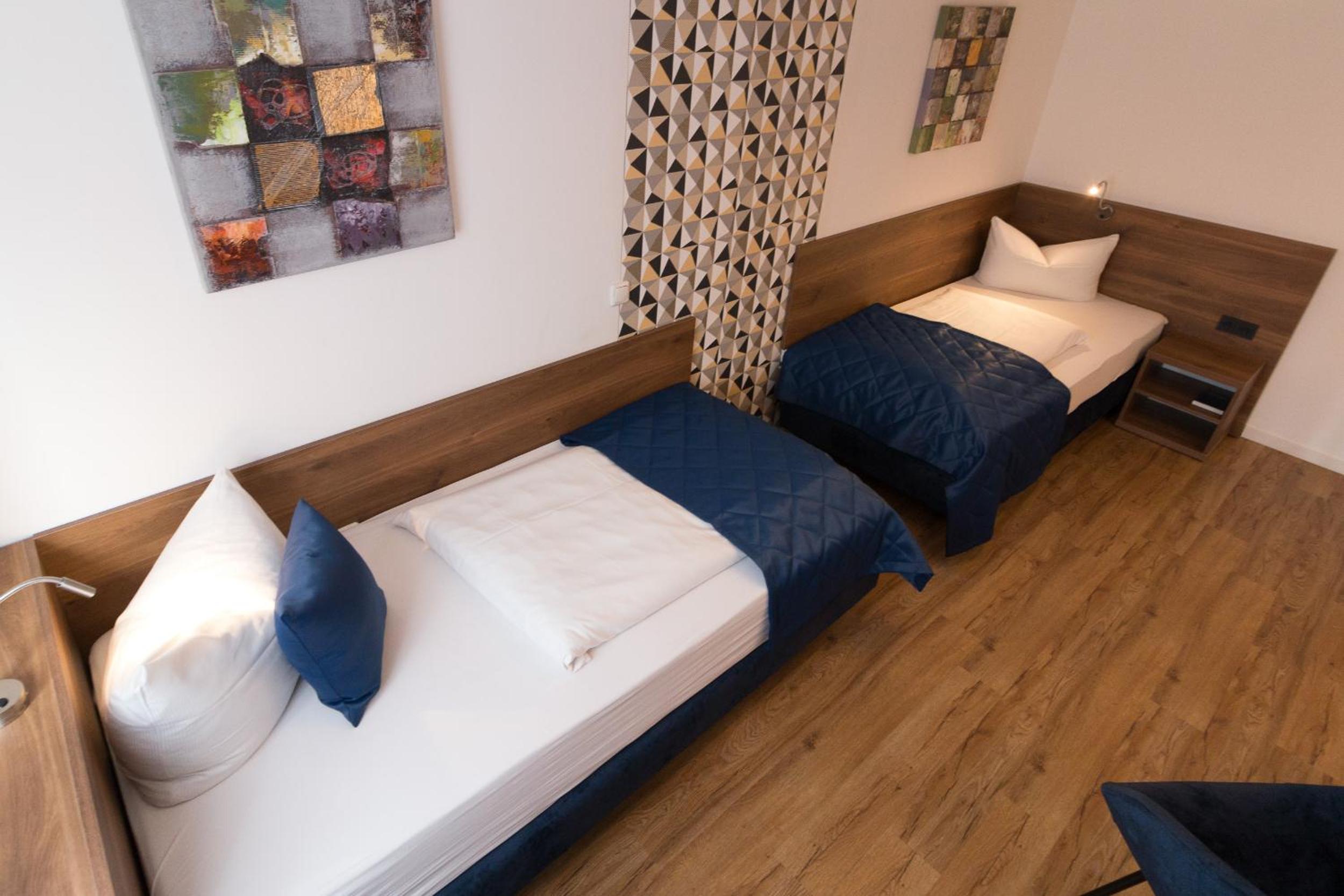 Economy Twin Room - Photo 10