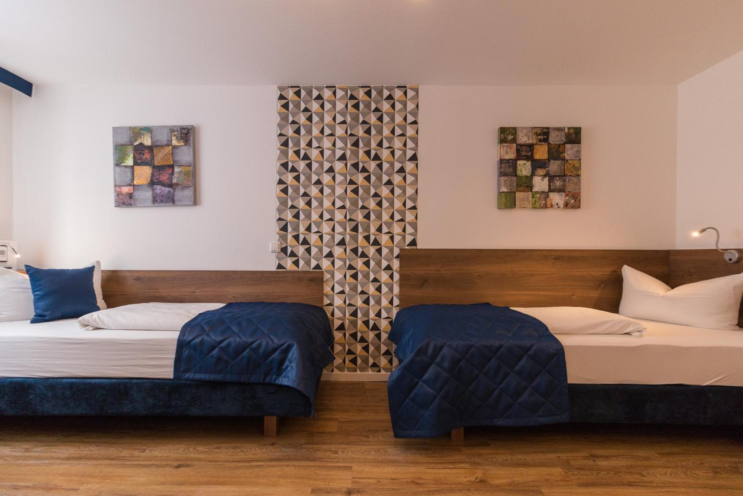 Economy Twin Room - Photo 7