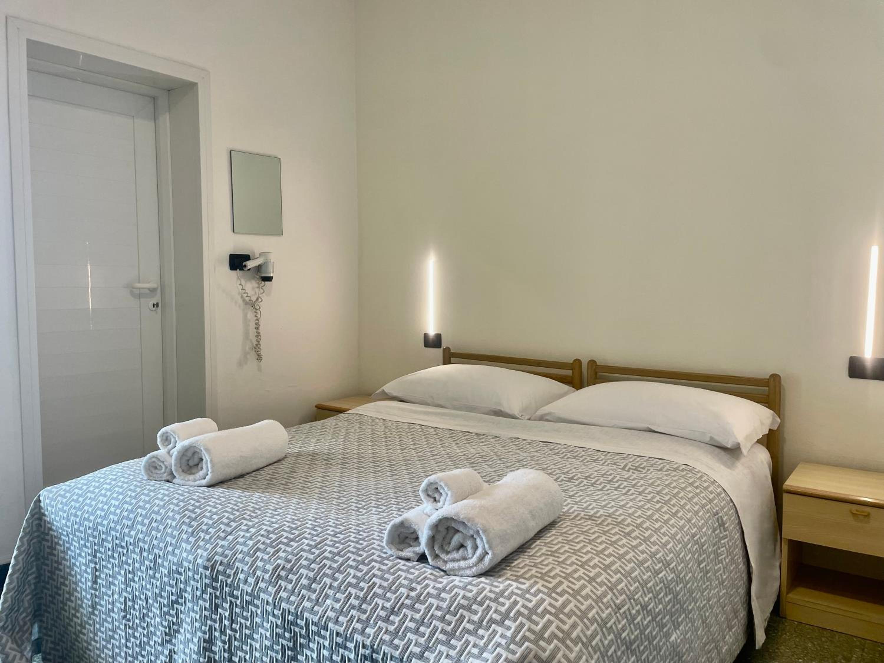 Standard Double Room photo 3