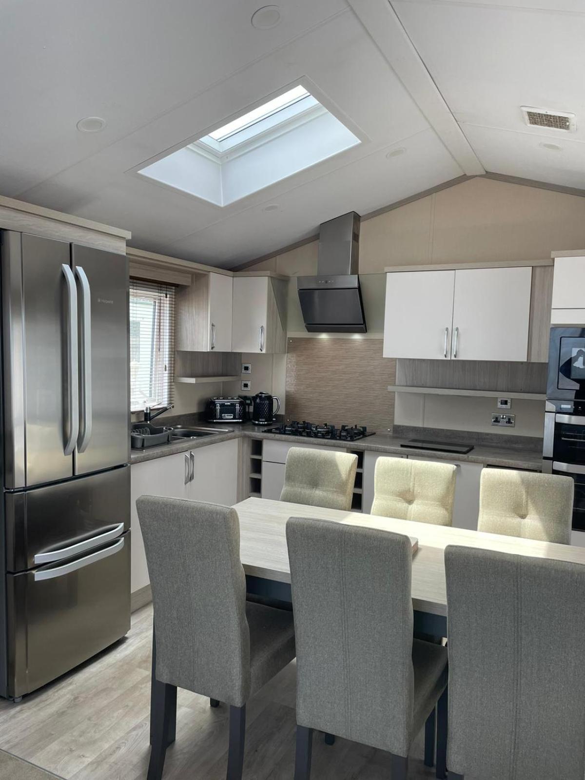 Mobile Home photo 2