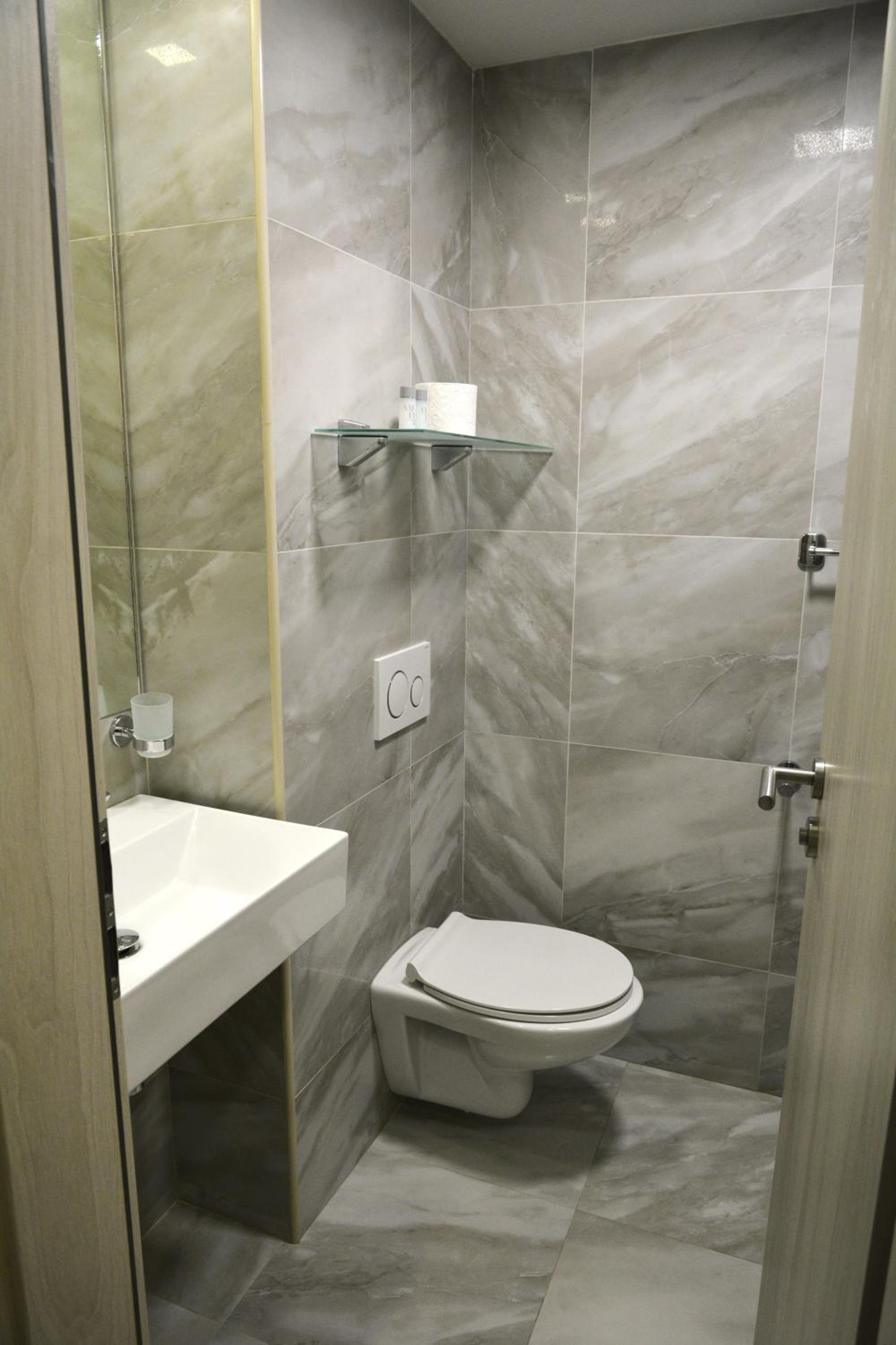 Superior Single Room thumbnail 5