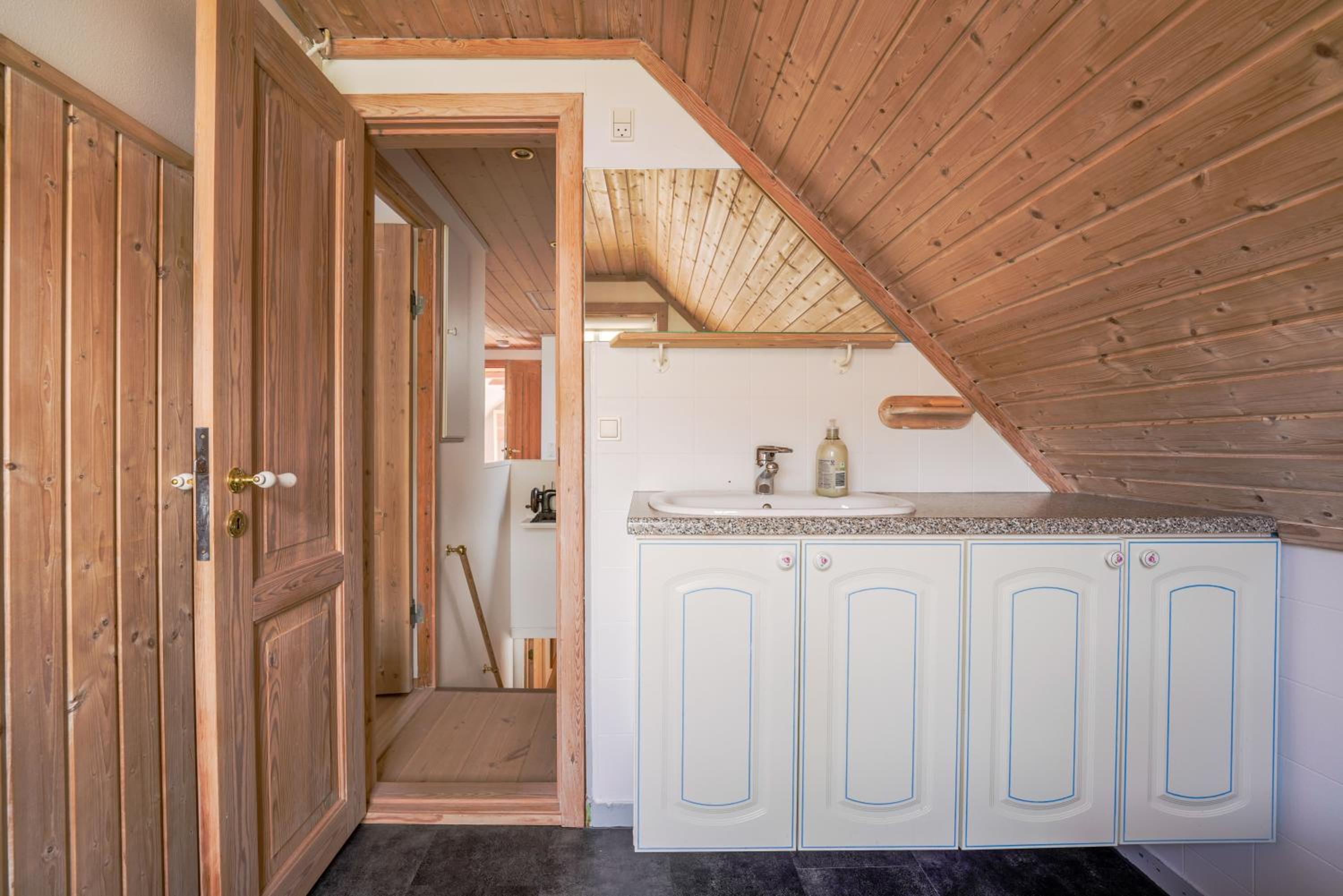 Four-Bedroom House photo 2